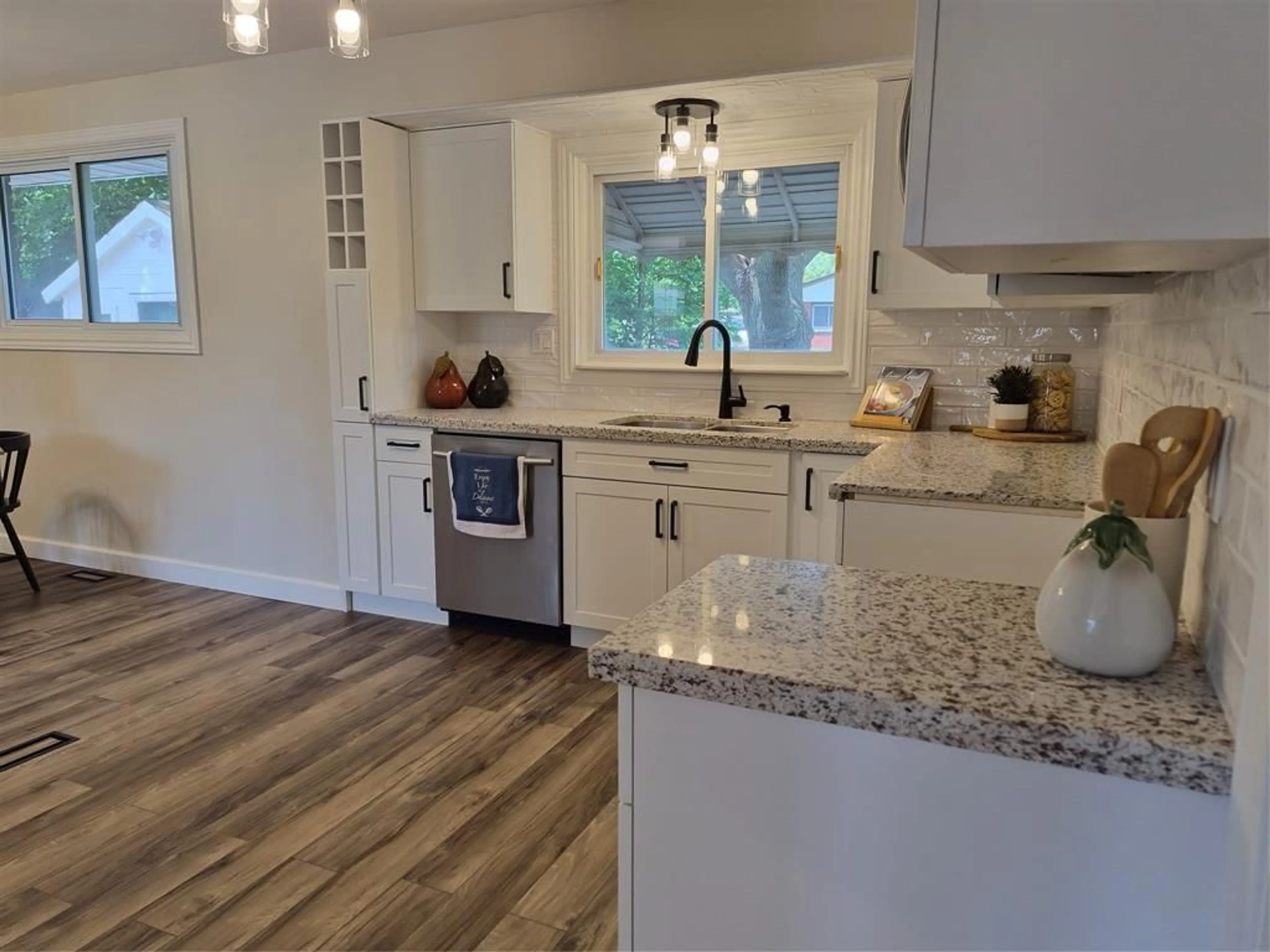 Open concept kitchen, unknown for 475 COLBORNE Dr, St Clair Ontario N0N 1G0