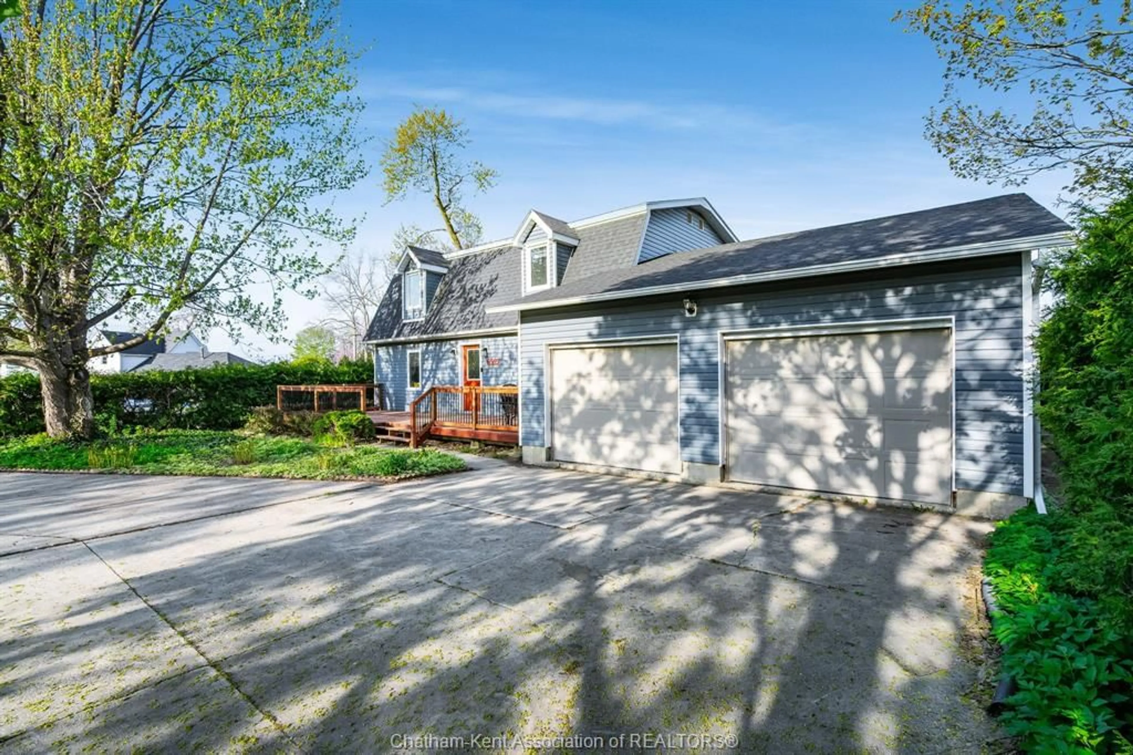 A pic from outside/outdoor area/front of a property/back of a property/a pic from drone, street for 6527 Main St, Comber Ontario N0P 1J0