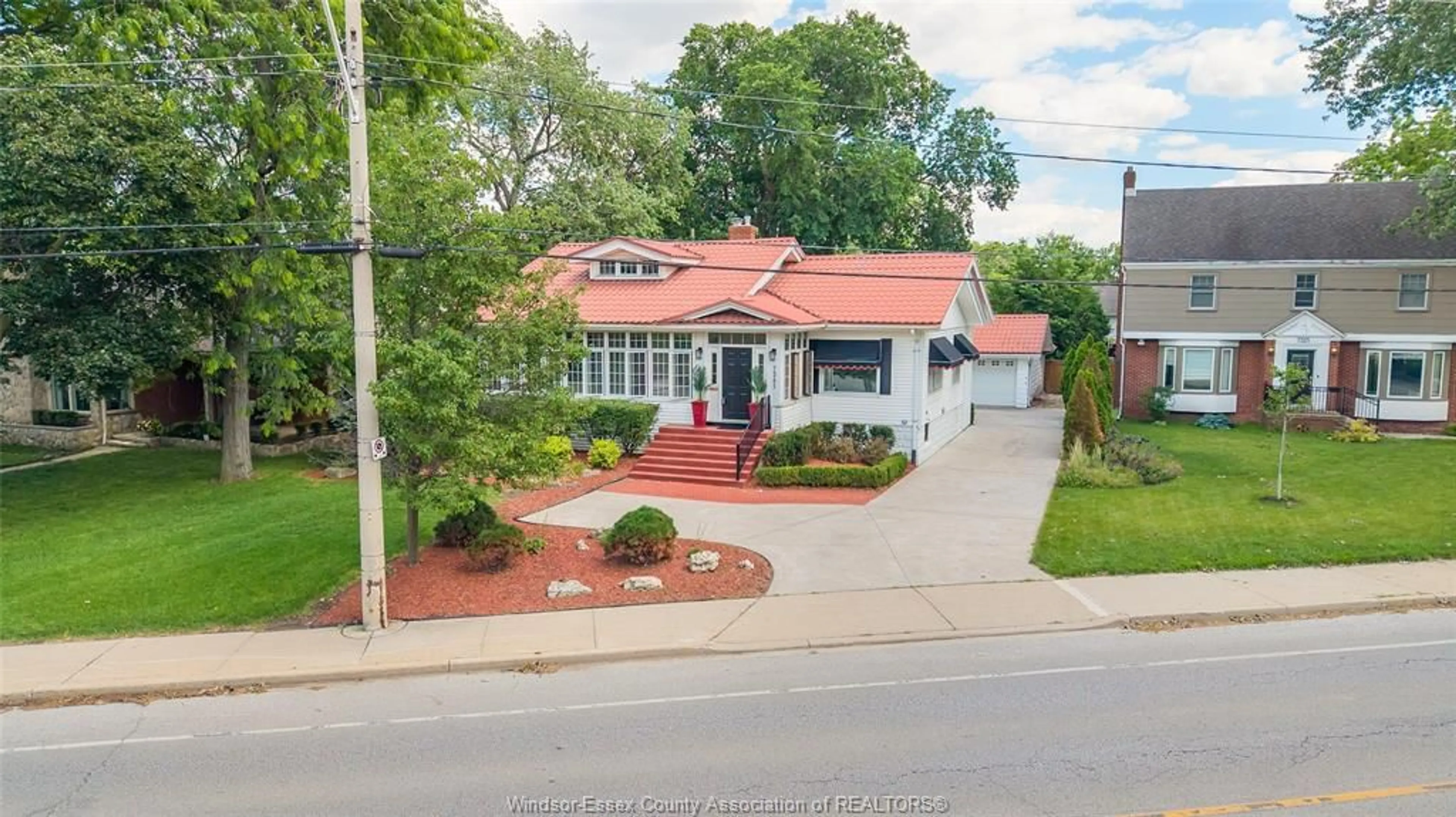 A pic from outside/outdoor area/front of a property/back of a property/a pic from drone, street for 7341 RIVERSIDE Dr, Windsor Ontario N8S 1C7