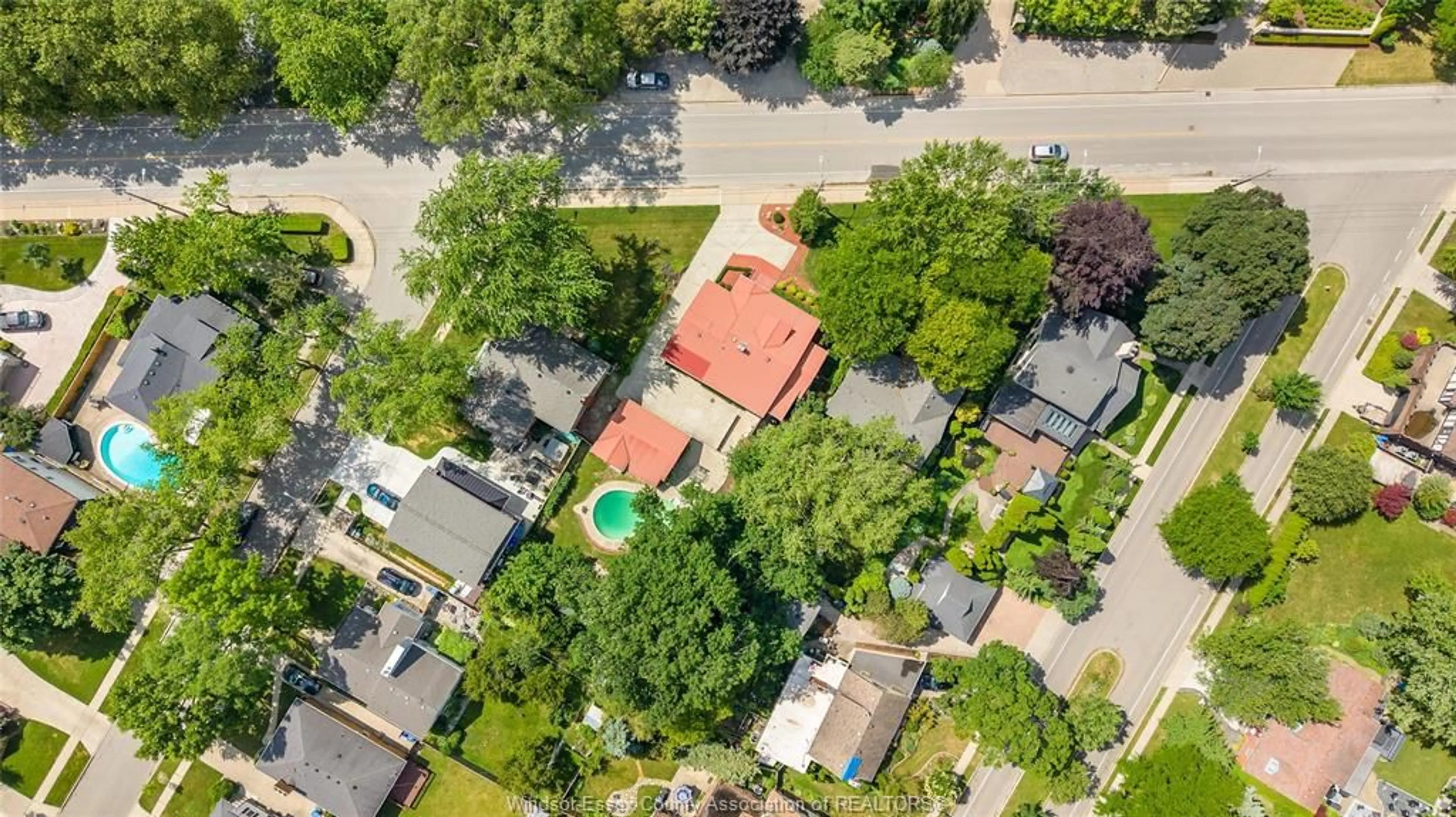 A pic from outside/outdoor area/front of a property/back of a property/a pic from drone, street for 7341 RIVERSIDE Dr, Windsor Ontario N8S 1C7