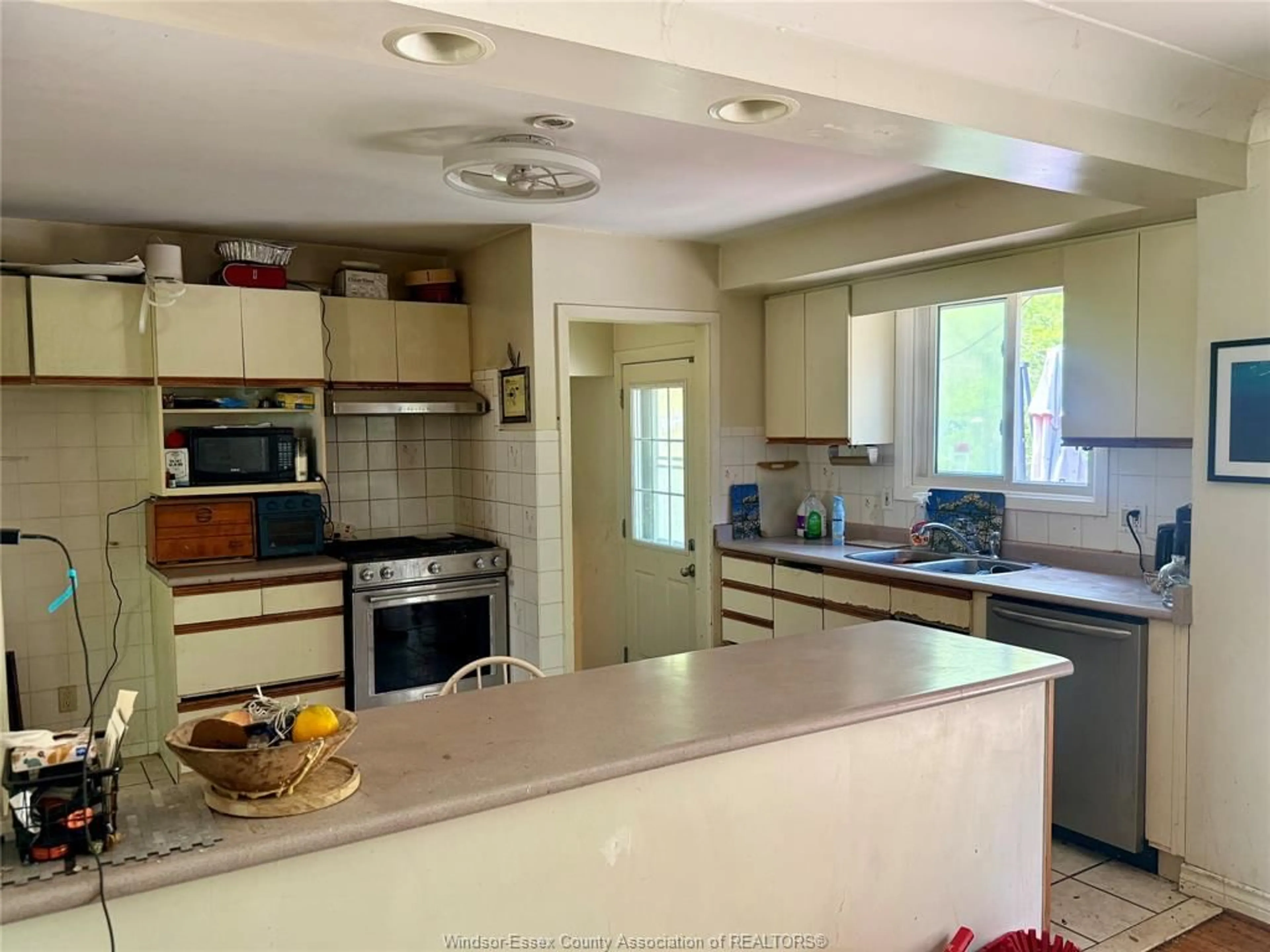 Standard kitchen, unknown for 2240 BONDY Ave, LaSalle Ontario N9H 1J2
