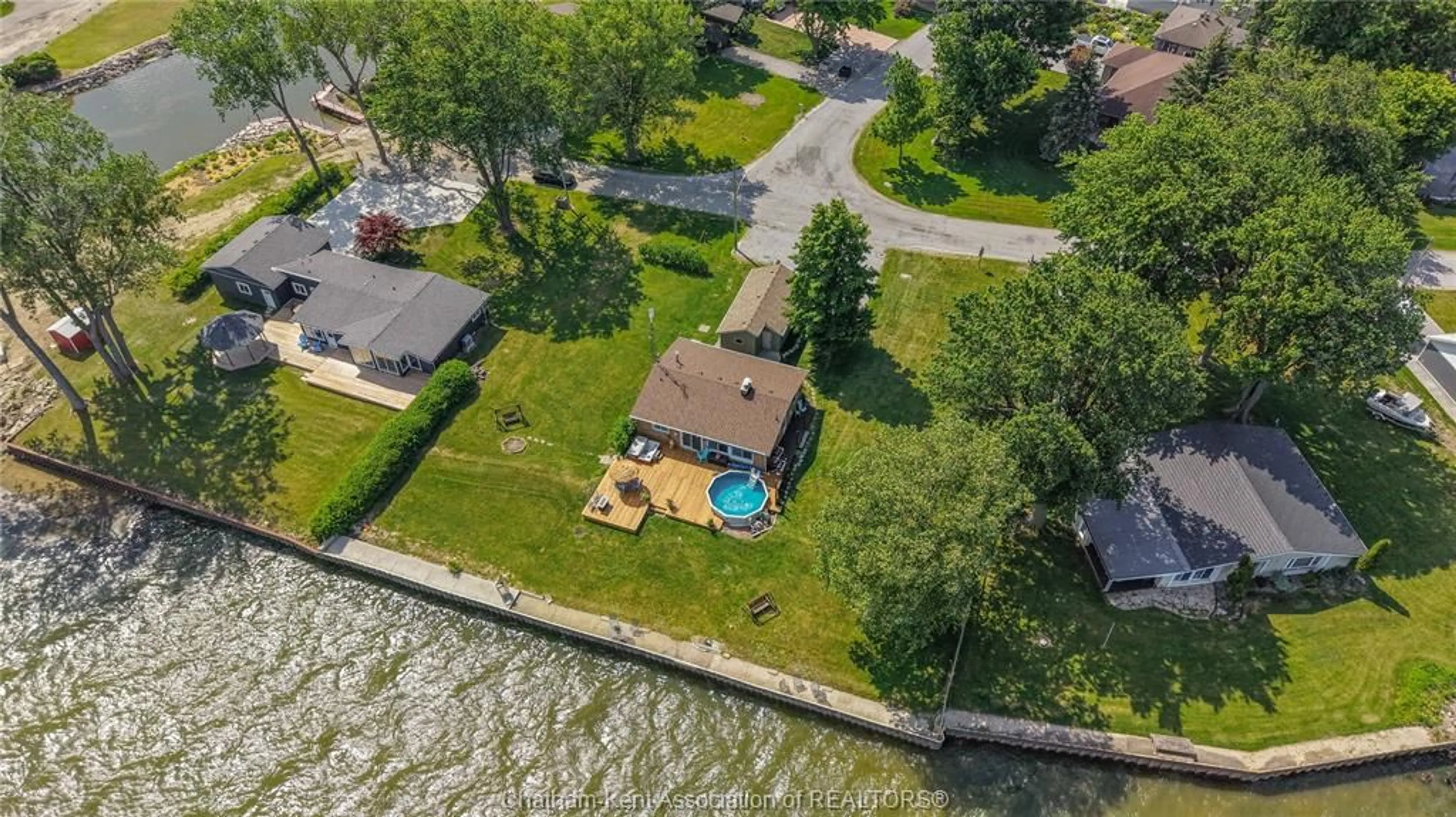 A pic from outside/outdoor area/front of a property/back of a property/a pic from drone, water/lake/river/ocean view for 95 ISLAND Cres, Lighthouse Cove Ontario N0P 2L0