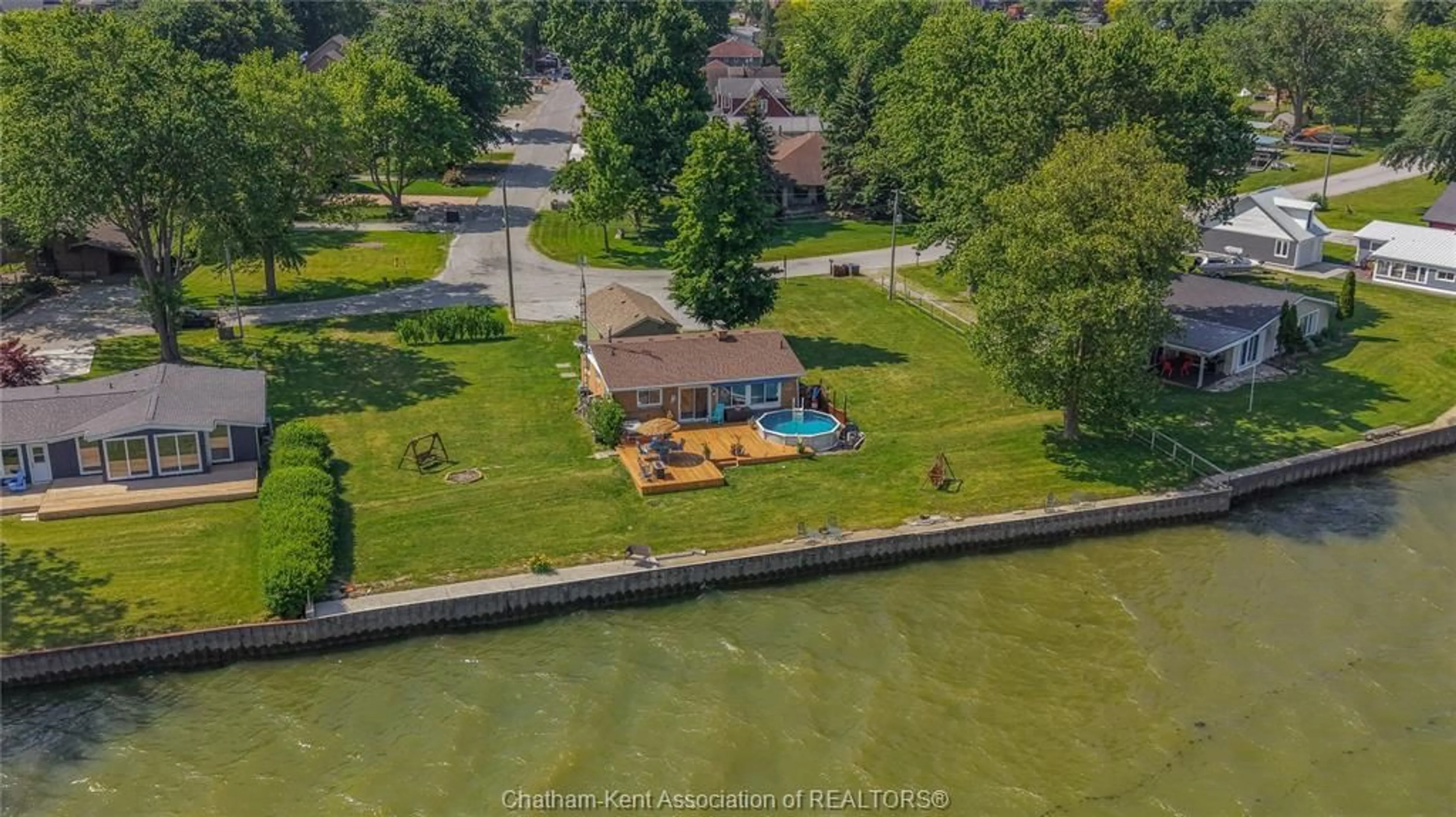 A pic from outside/outdoor area/front of a property/back of a property/a pic from drone, water/lake/river/ocean view for 95 ISLAND Cres, Lighthouse Cove Ontario N0P 2L0