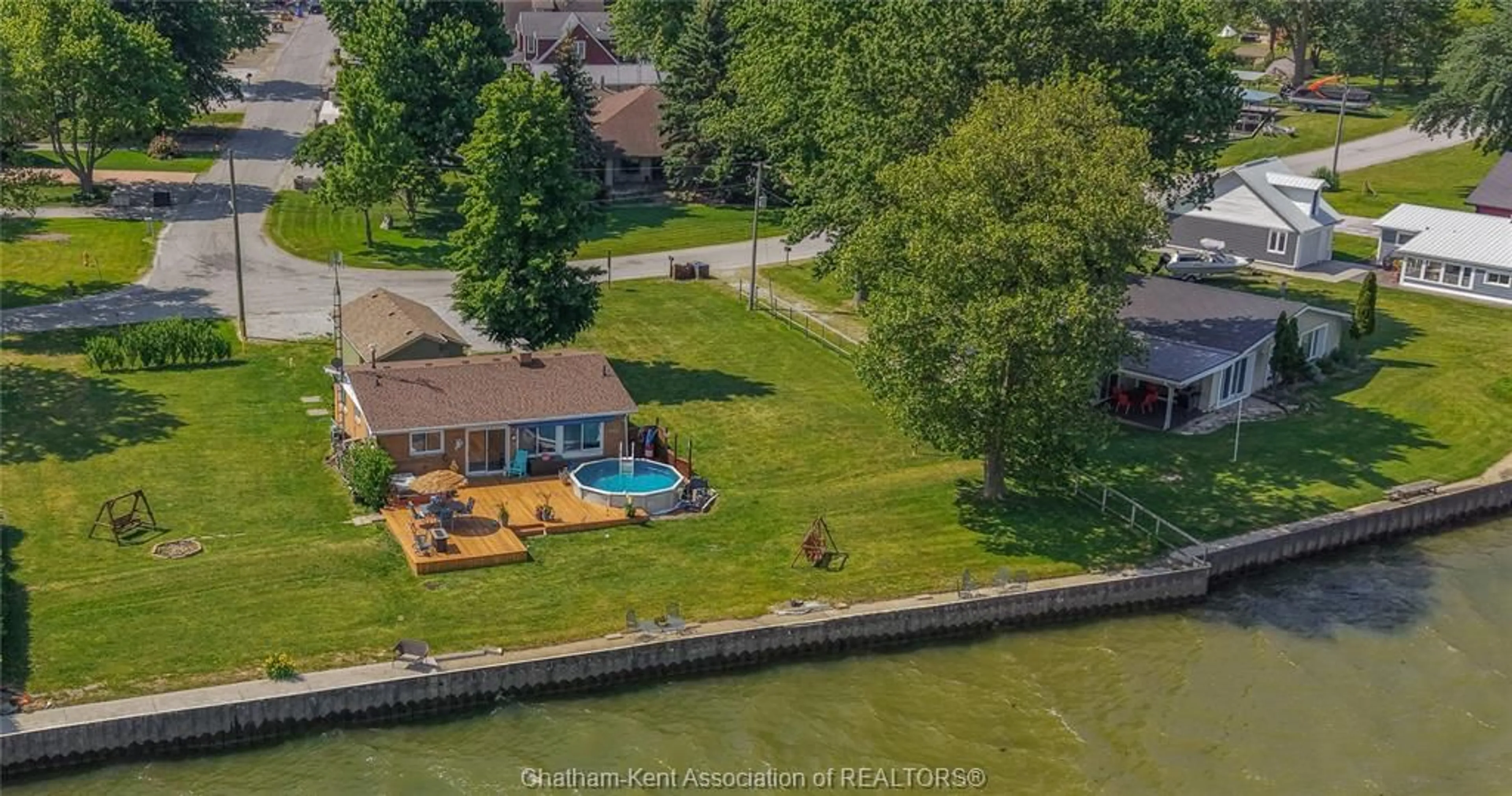 A pic from outside/outdoor area/front of a property/back of a property/a pic from drone, water/lake/river/ocean view for 105 ISLAND Cres, Lighthouse Cove Ontario N0P 2L0