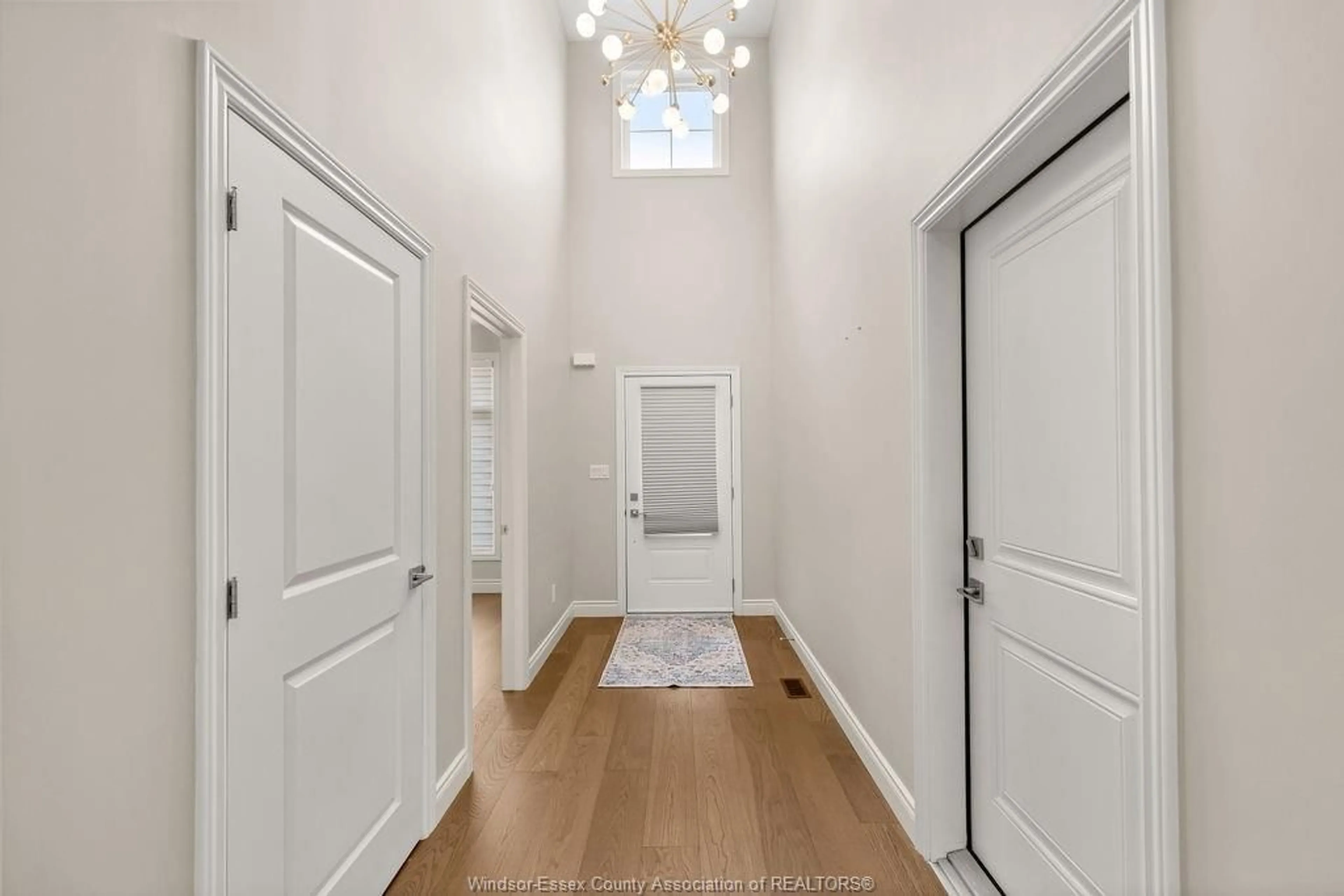 Indoor entryway for 510 WATER Rd, Amherstburg Ontario N9V 0H1