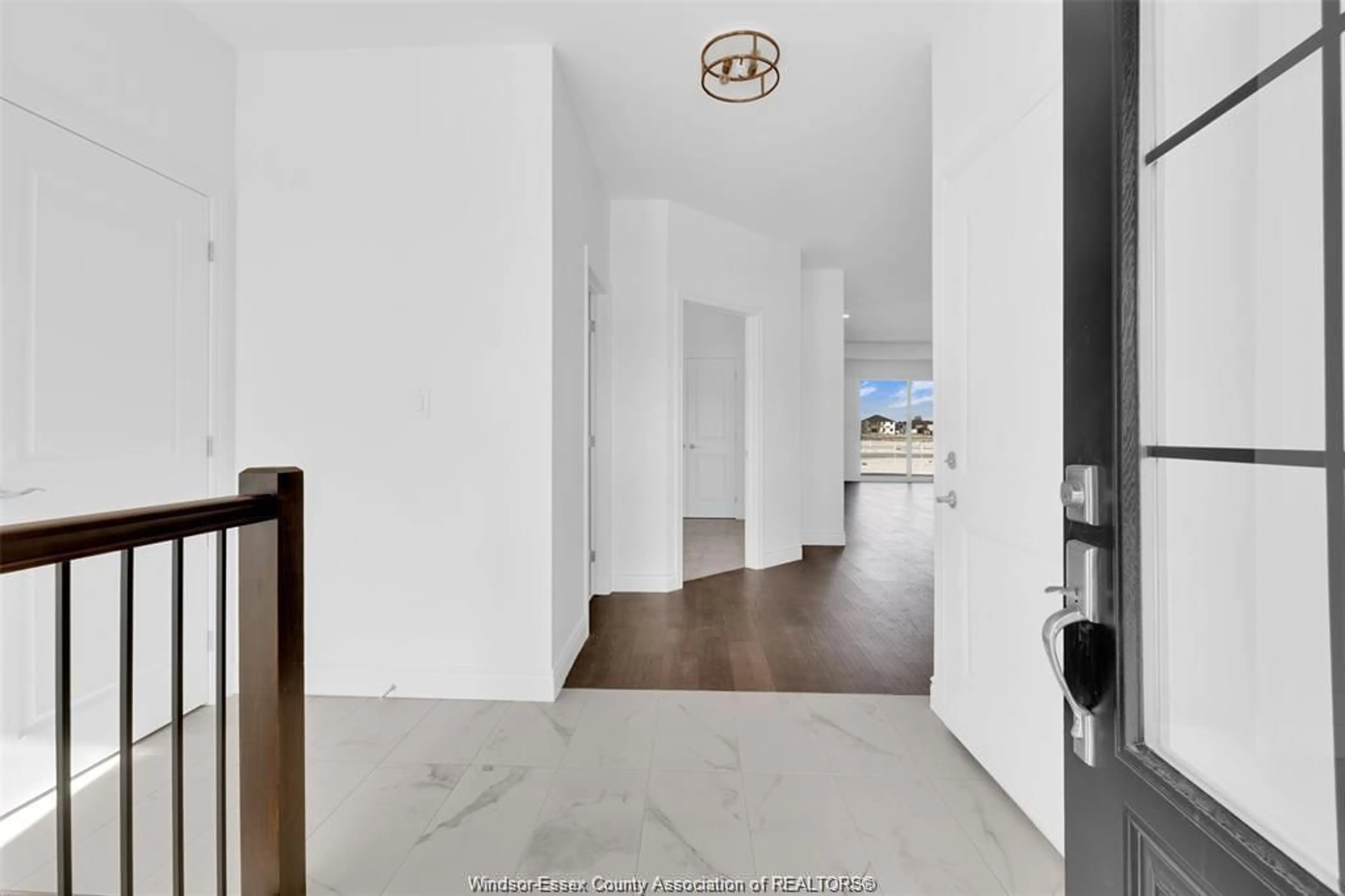 Indoor entryway for 190 MCLELLAN Ave, Amherstburg Ontario N9V 4C9