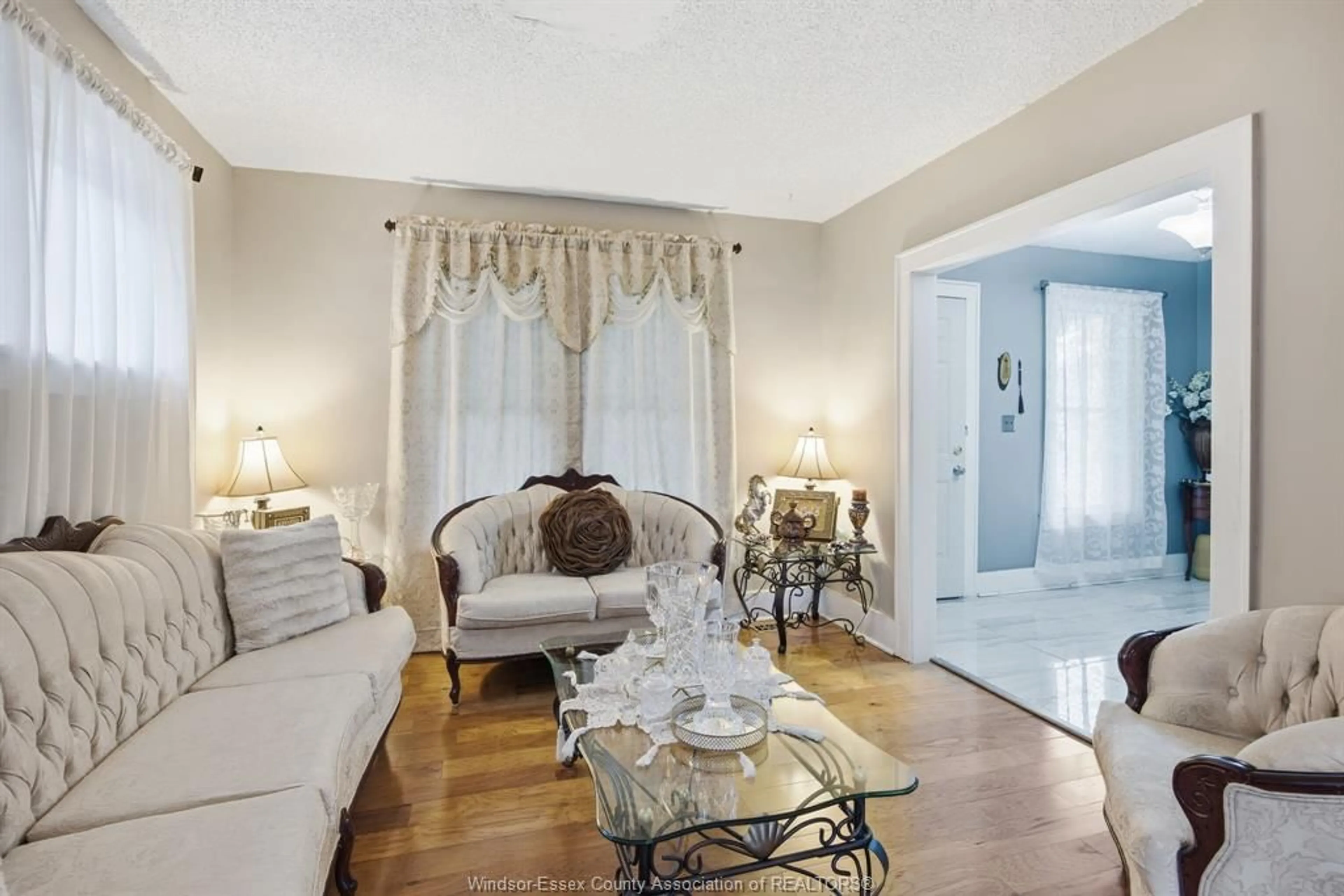 Living room with furniture, unknown for 908 OAK St, Windsor Ontario N9A 5G2