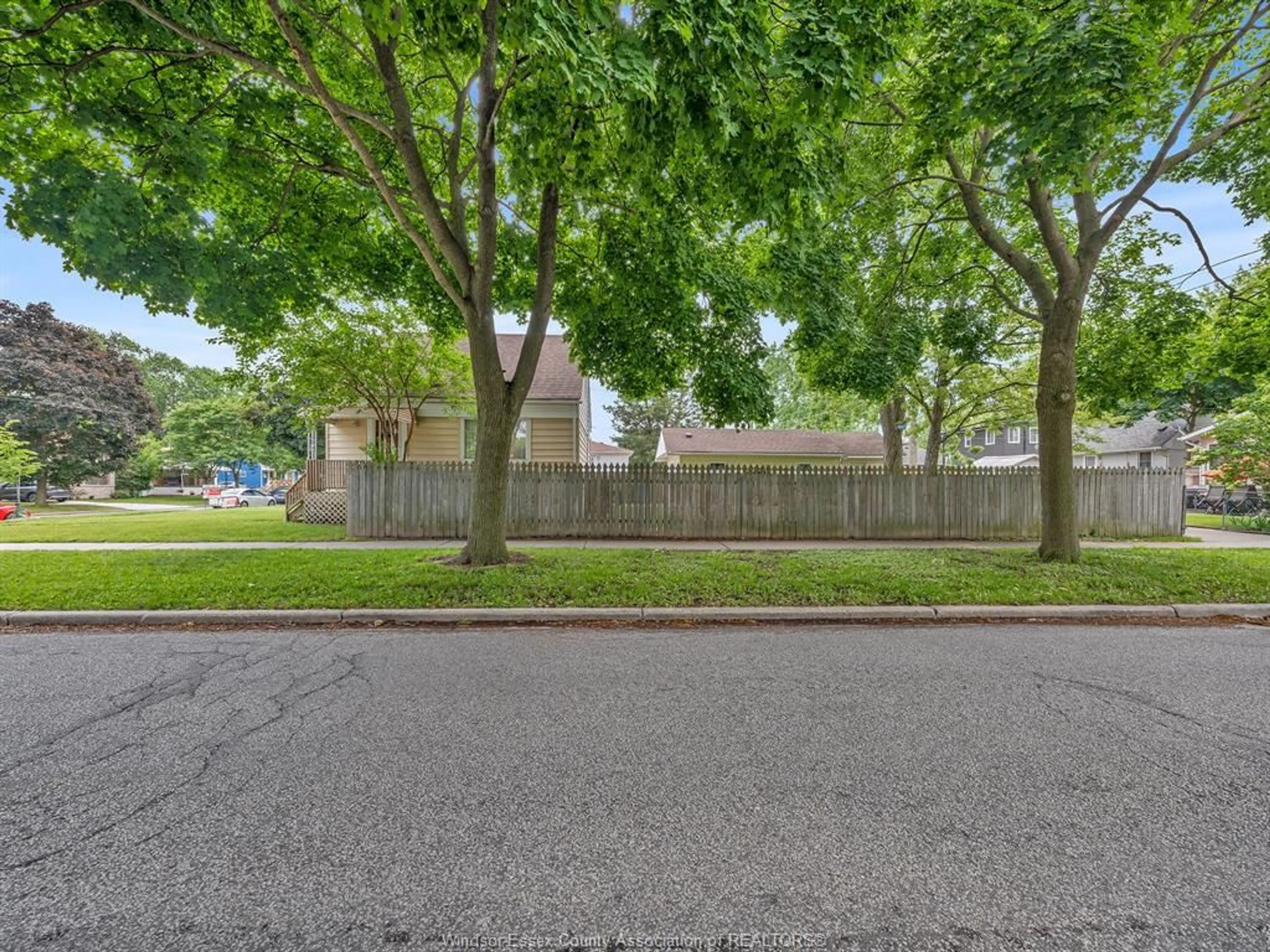 A pic from outside/outdoor area/front of a property/back of a property/a pic from drone, street for 1803 ELLROSE, Windsor Ontario N8W 4T7