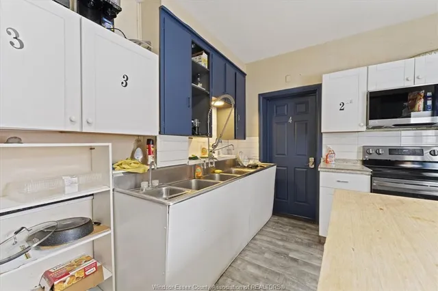 3060 Sandwich, Windsor 5