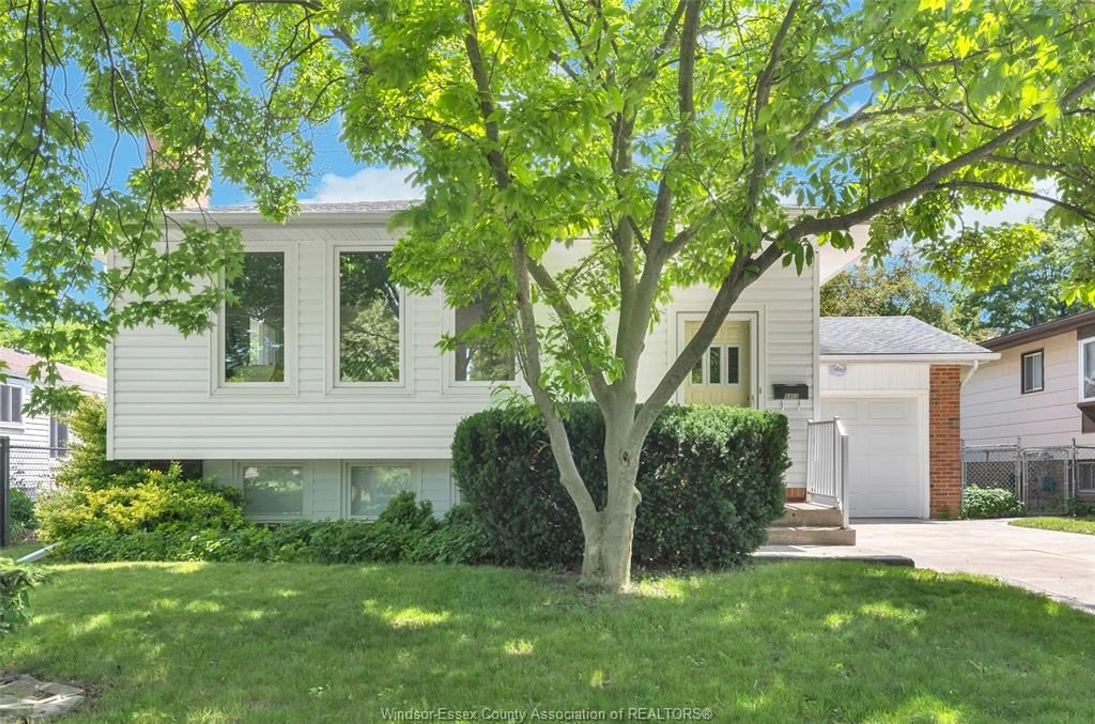 Home with vinyl exterior material, street for 9955 Ridge Rd., Windsor Ontario N8R 1G5