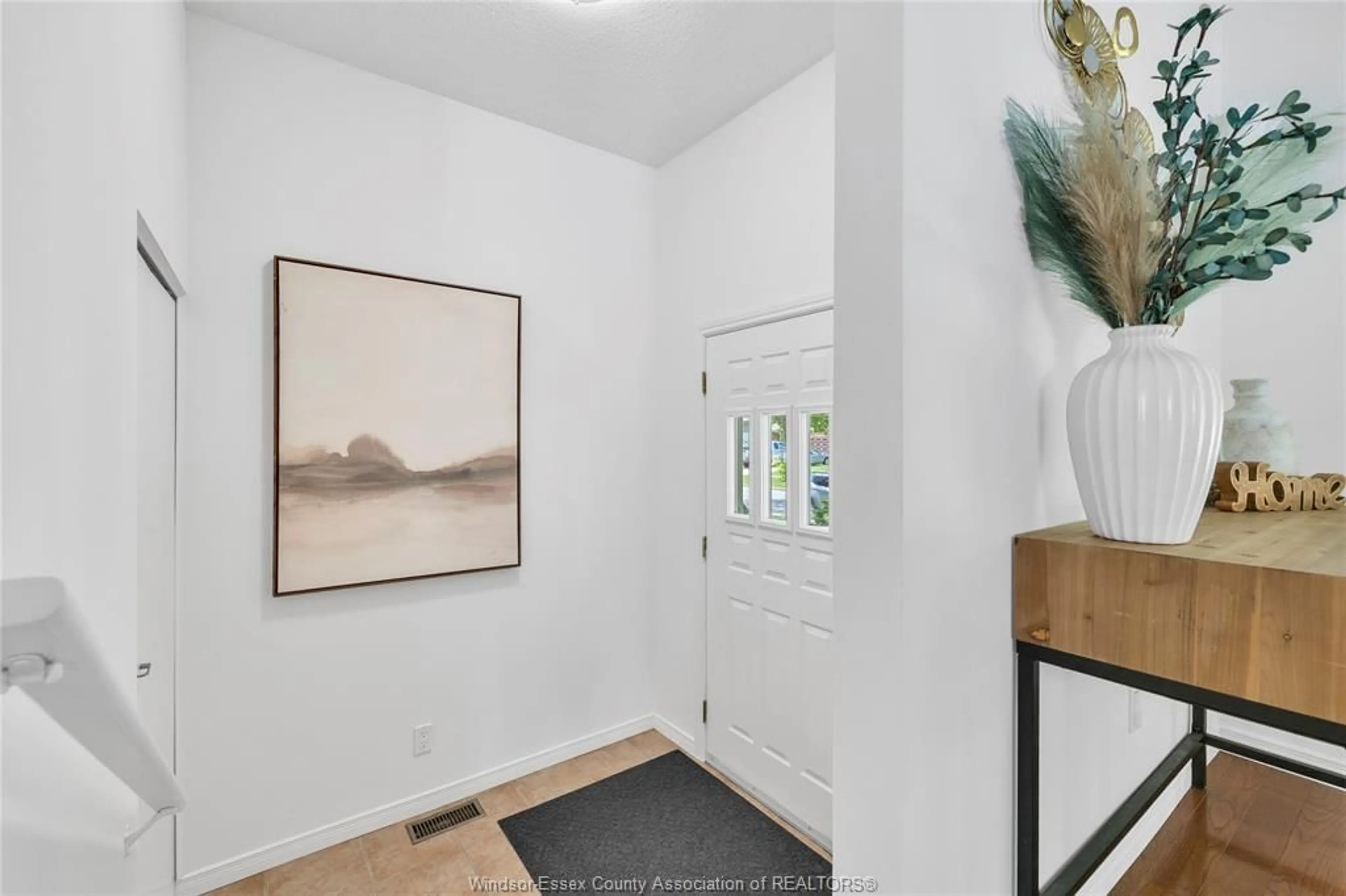 Indoor entryway for 9955 Ridge Rd., Windsor Ontario N8R 1G5