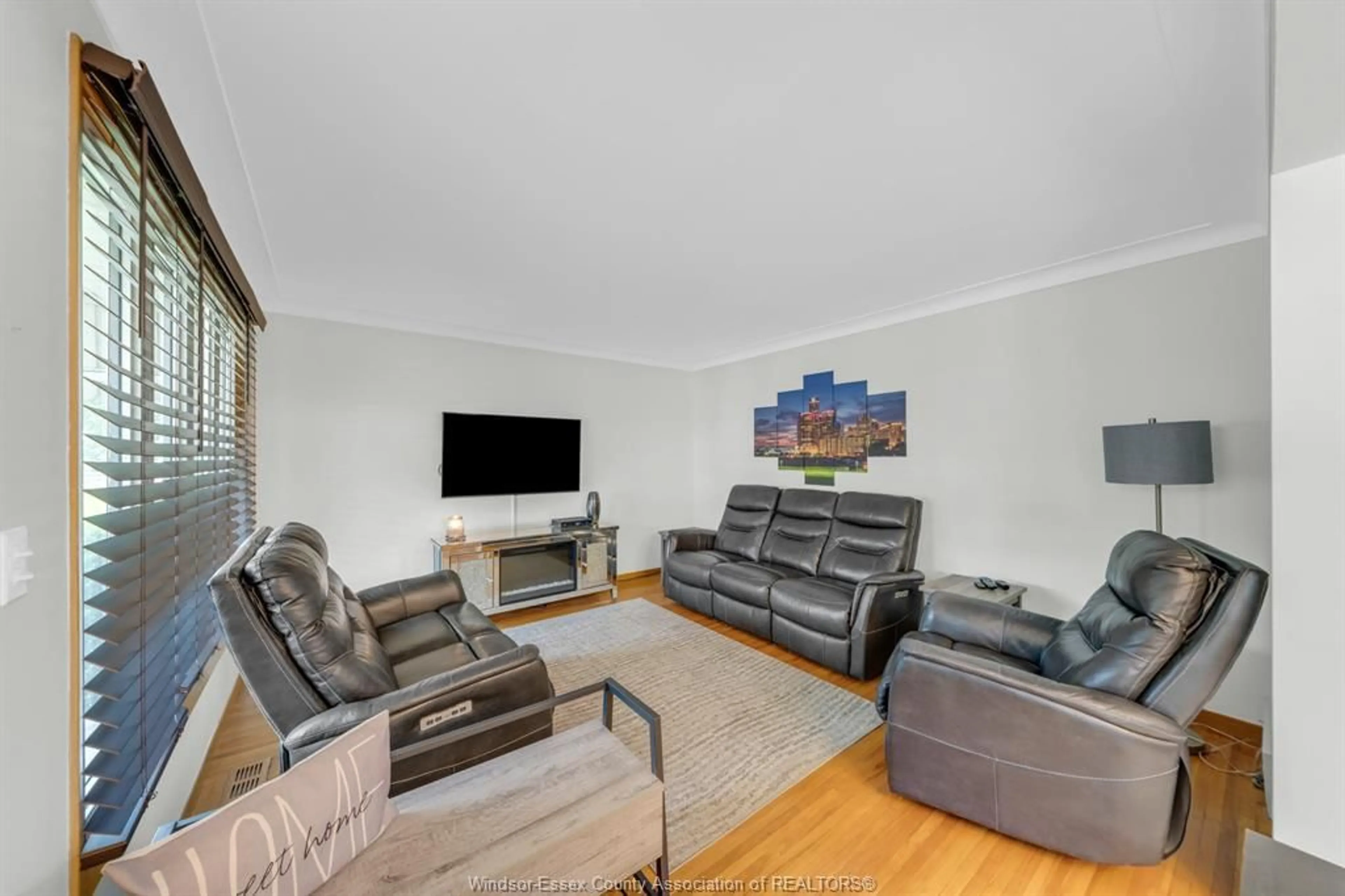 Living room with furniture, wood/laminate floor for 2471 CHANDLER Rd, Windsor Ontario N8W 4A7