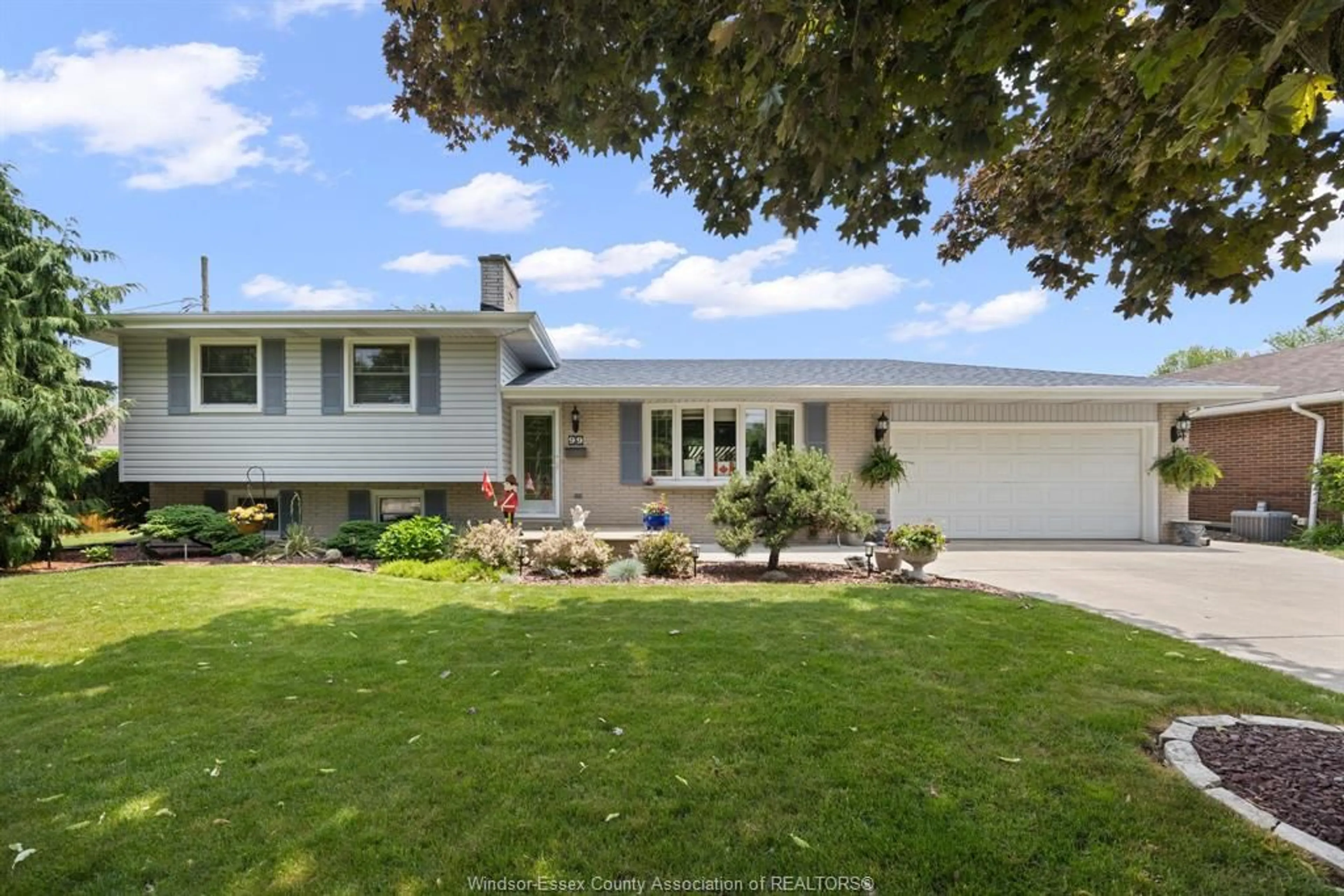 Home with vinyl exterior material, street for 99 VICTORIA St, Amherstburg Ontario N9V 2K2