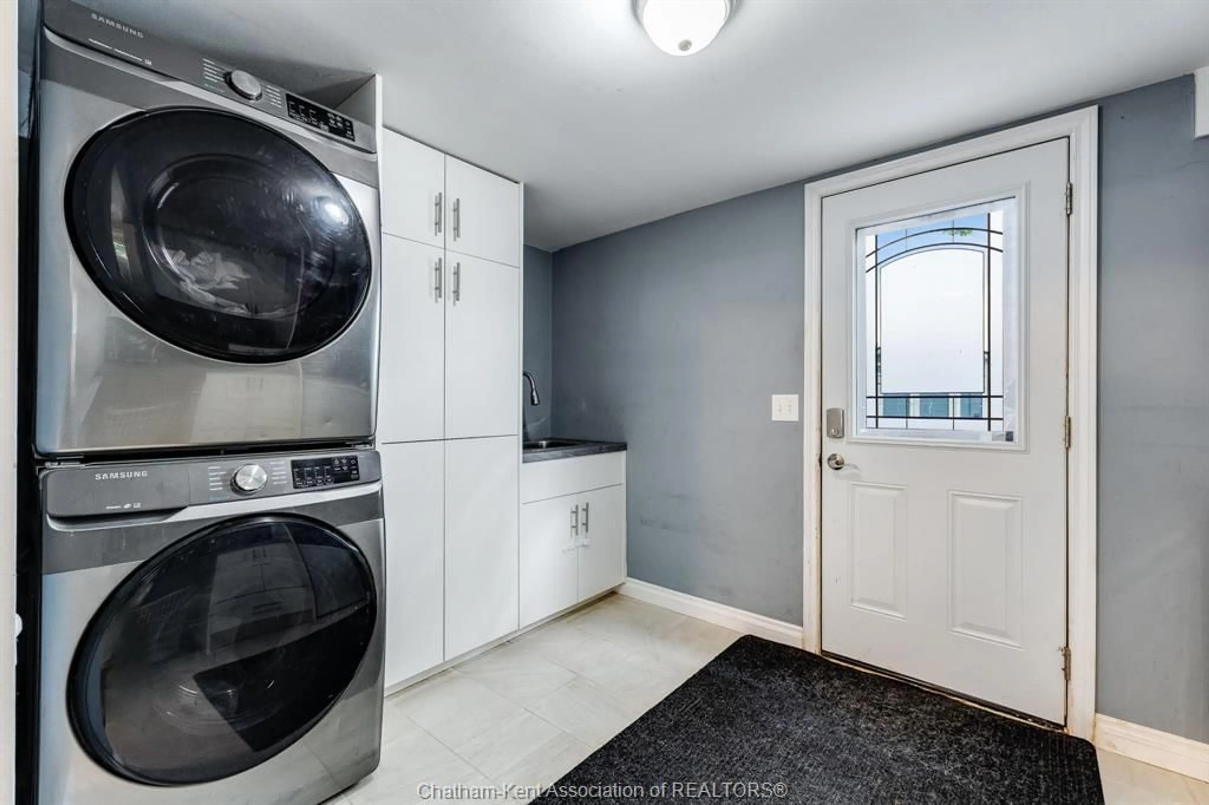 Laundry room for 19431 Charing Cross Rd, Cedar Springs Ontario N0P 1E0