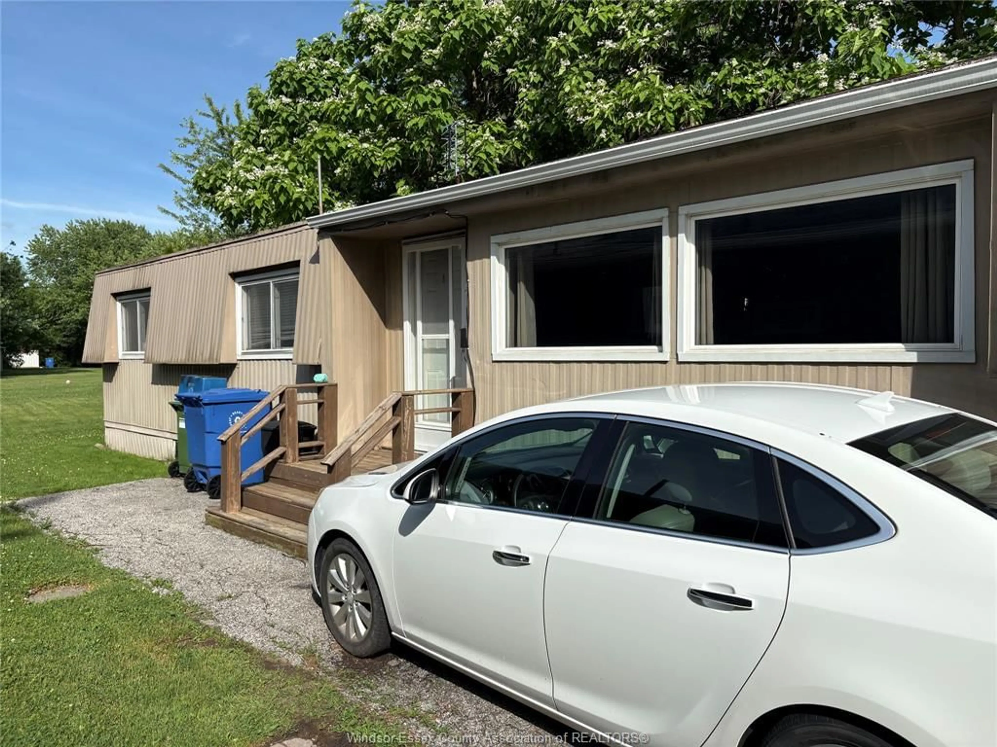 Home with vinyl exterior material, street for 101 DANA, Essex Ontario N8M 1Z9