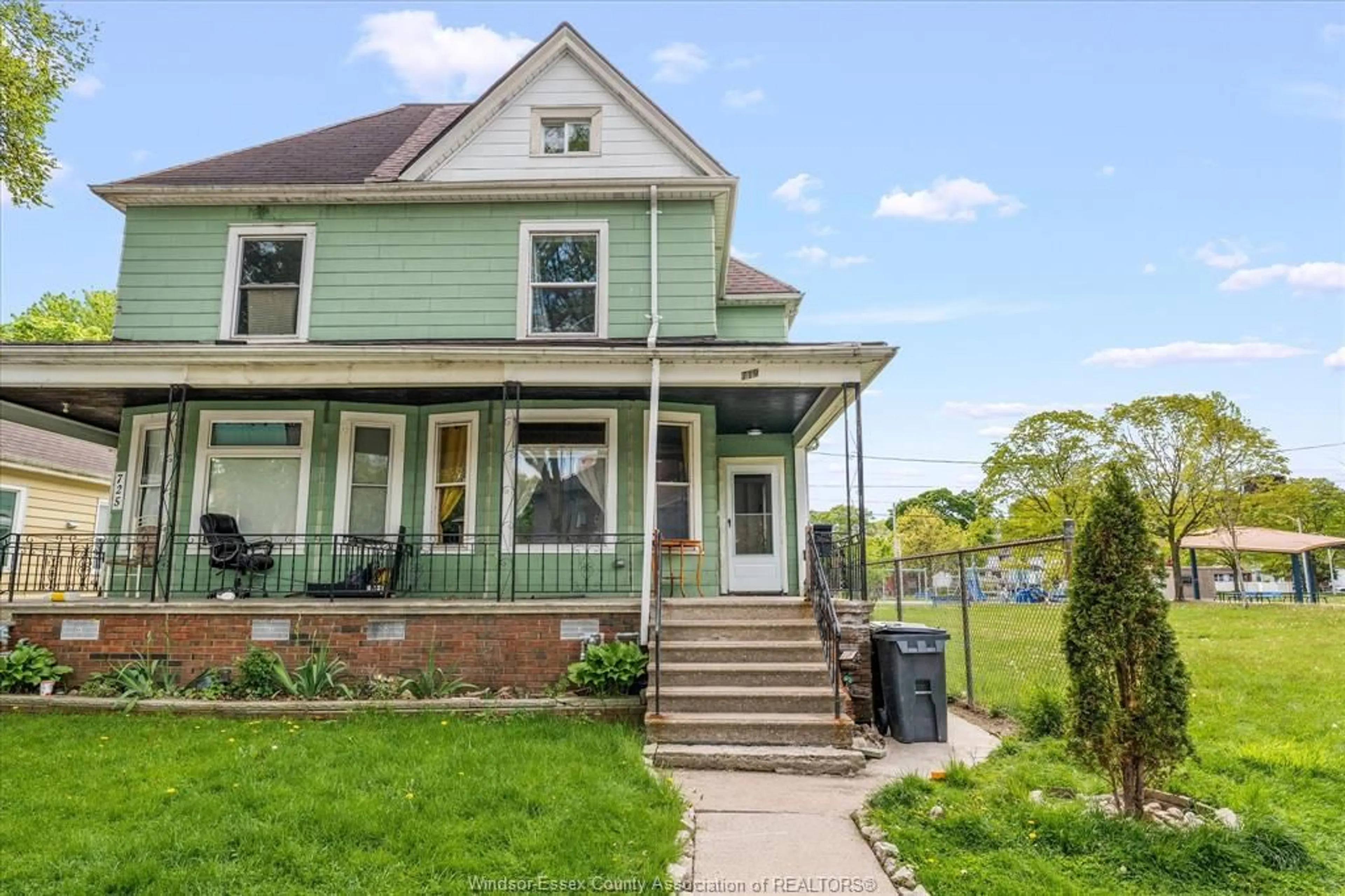 Home with vinyl exterior material, street for 719 CHURCH, Windsor Ontario N9A 4T5