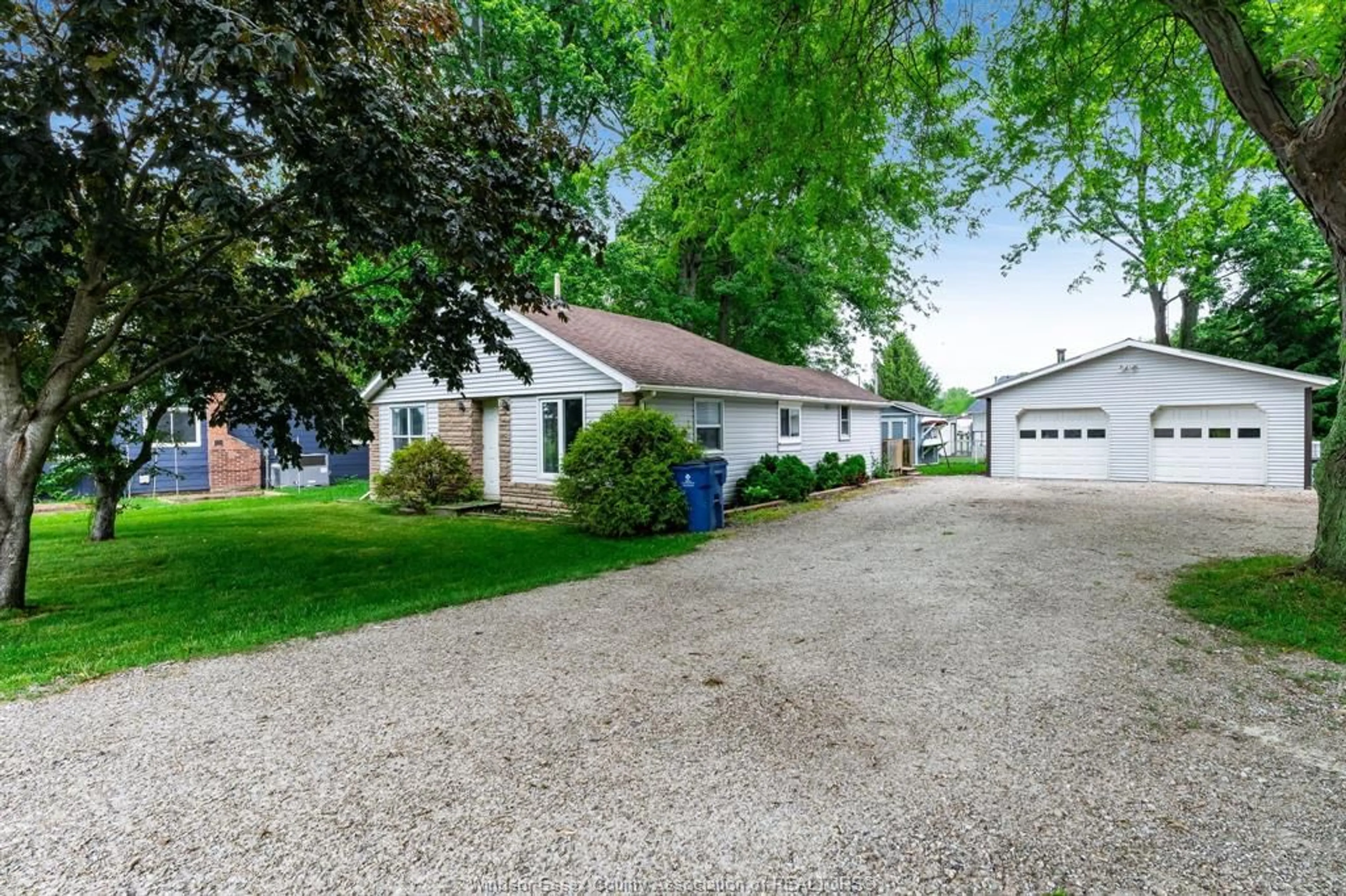 A pic from outside/outdoor area/front of a property/back of a property/a pic from drone, street for 19431 Charing Cross Rd, Chatham-Kent Ontario N0P 1E0
