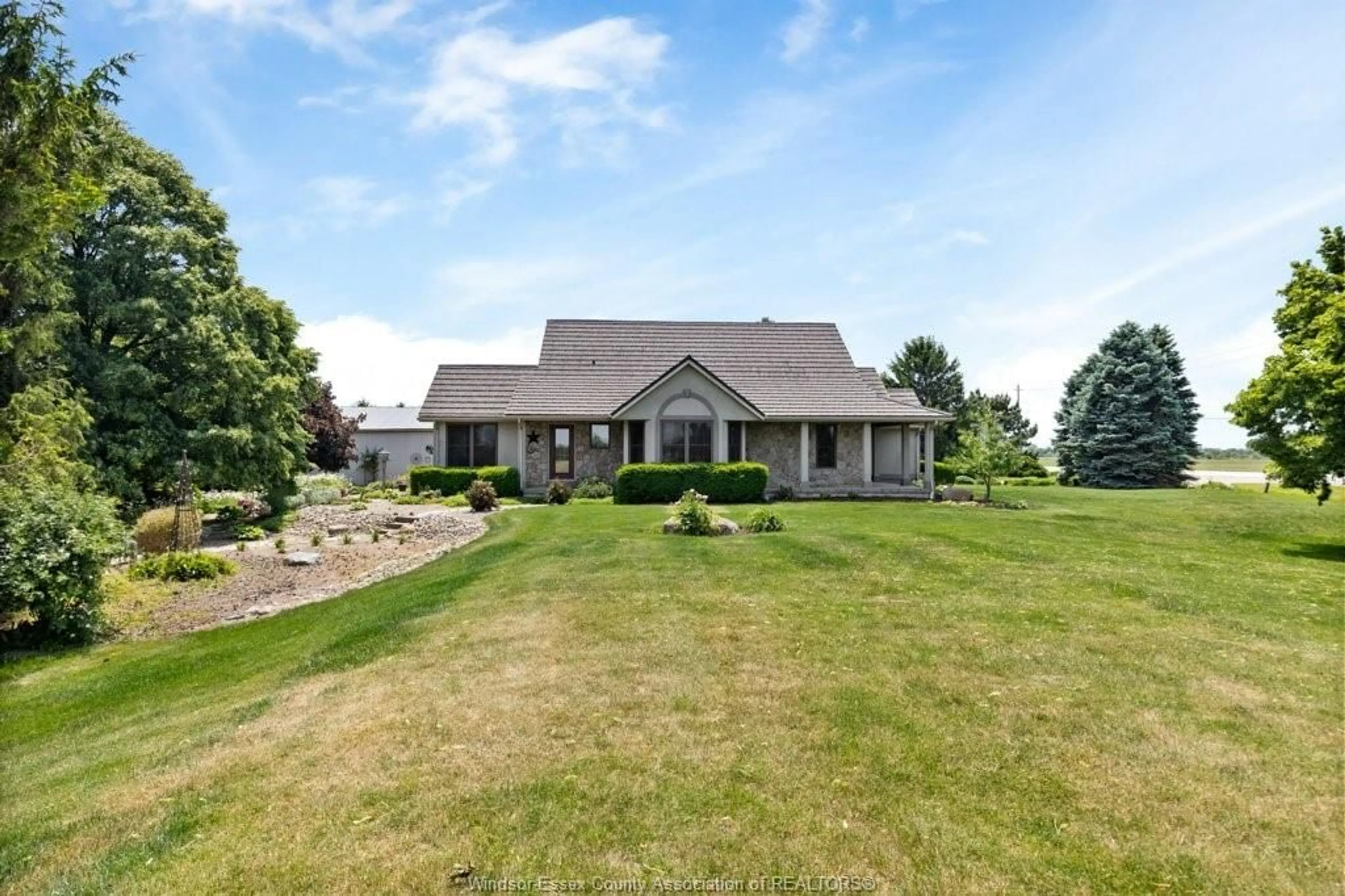 A pic from outside/outdoor area/front of a property/back of a property/a pic from drone, unknown for 1936 LAKESHORE ROAD 123, Woodslee Ontario N0R 1V0