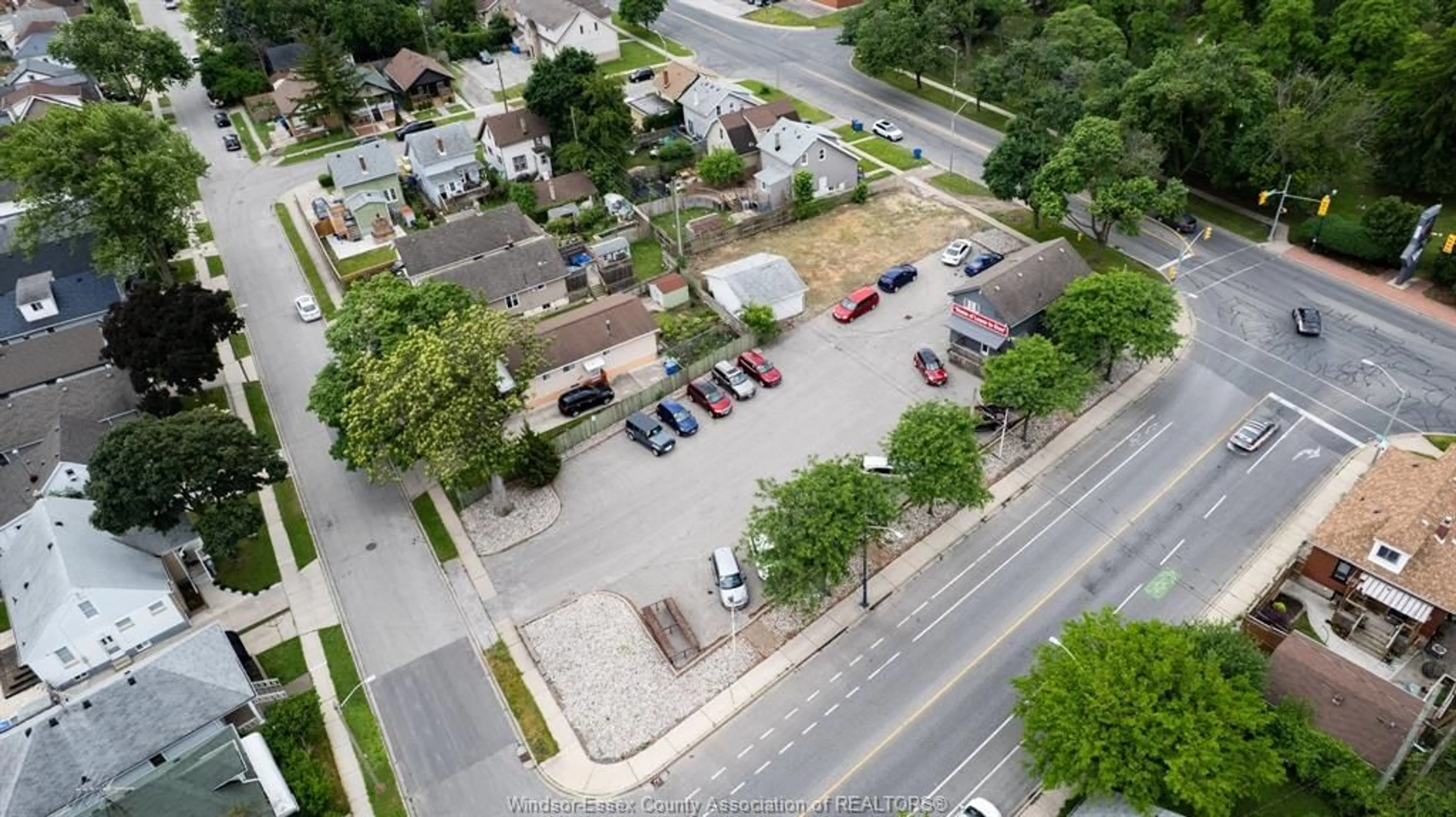 A pic from outside/outdoor area/front of a property/back of a property/a pic from drone, street for 1360-76 HOWARD Ave, Windsor Ontario N8X 3T6