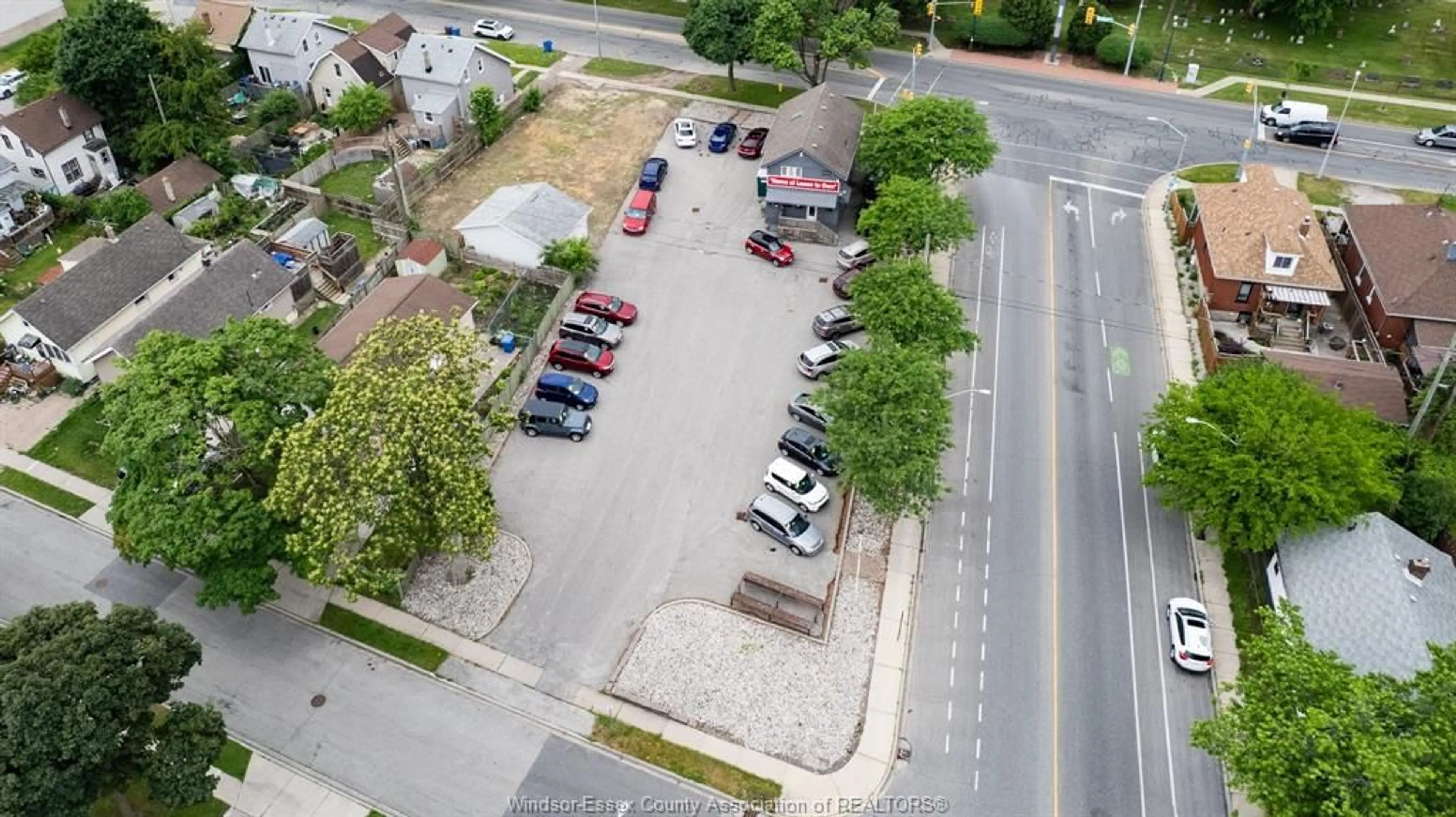 A pic from outside/outdoor area/front of a property/back of a property/a pic from drone, street for 1360-76 HOWARD Ave, Windsor Ontario N8X 3T6