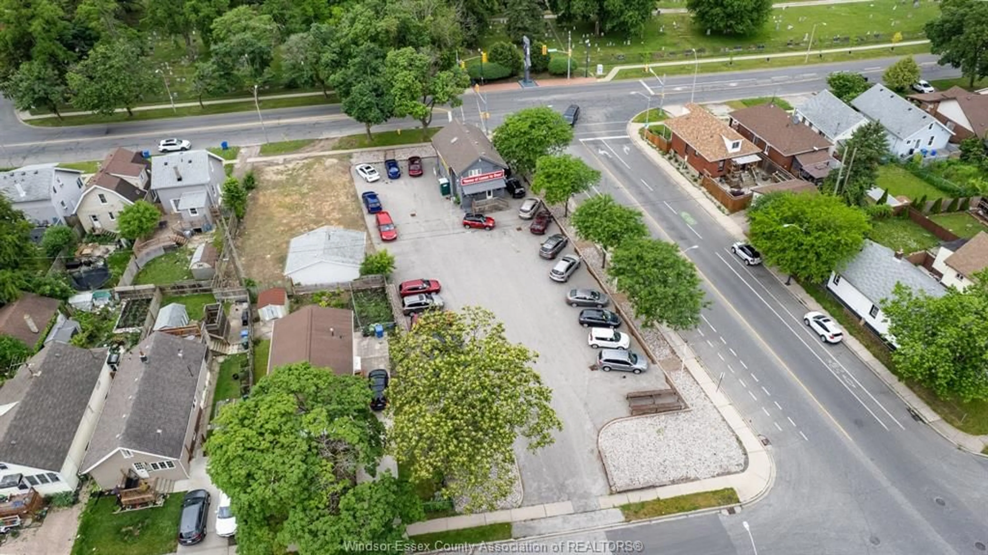 A pic from outside/outdoor area/front of a property/back of a property/a pic from drone, street for 1360-76 HOWARD Ave, Windsor Ontario N8X 3T6