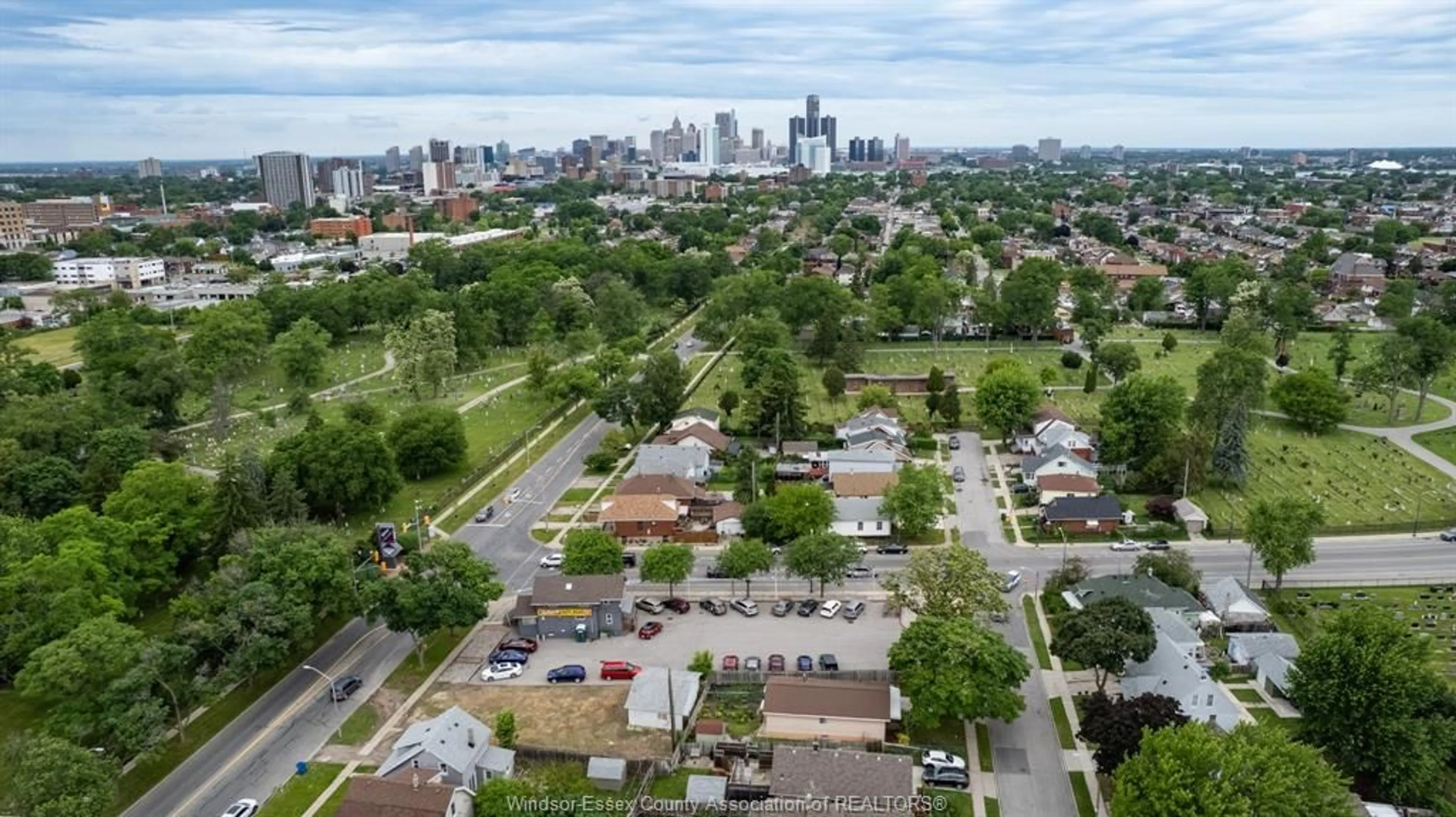 A pic from outside/outdoor area/front of a property/back of a property/a pic from drone, city buildings view from balcony for 1360-76 HOWARD Ave, Windsor Ontario N8X 3T6