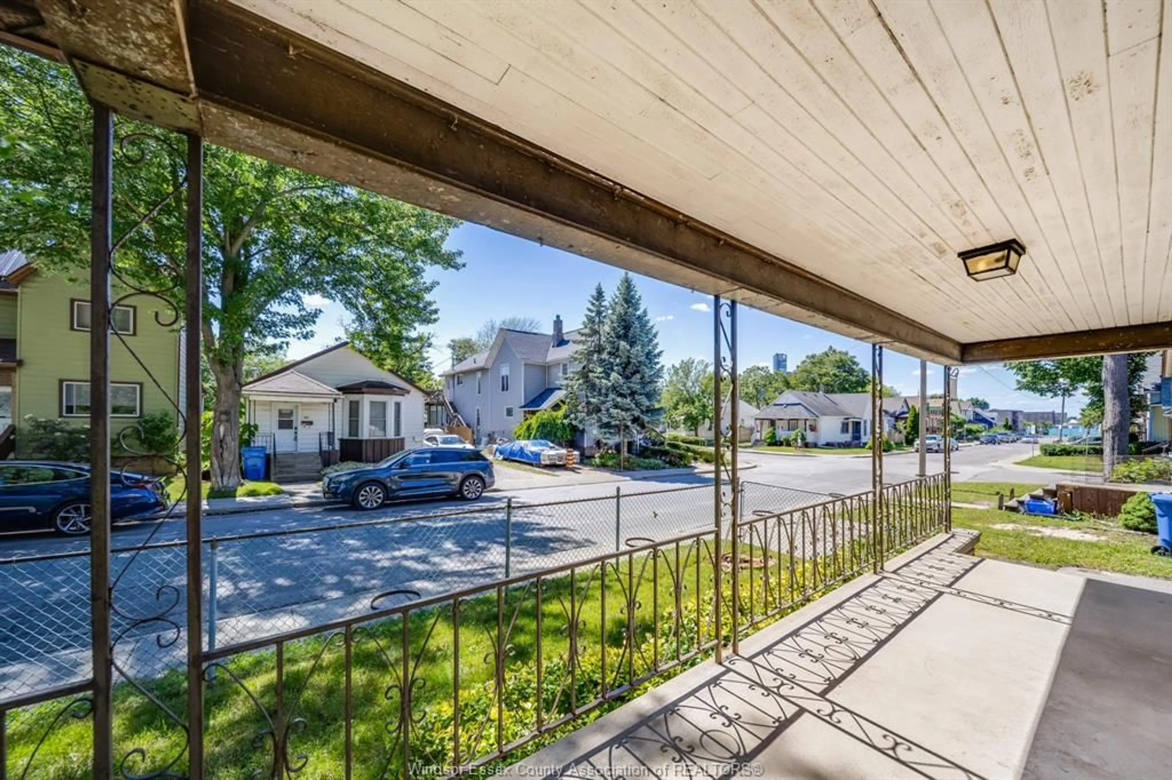 Patio, street for 324 PARENT Ave, Windsor Ontario N9A 2B8