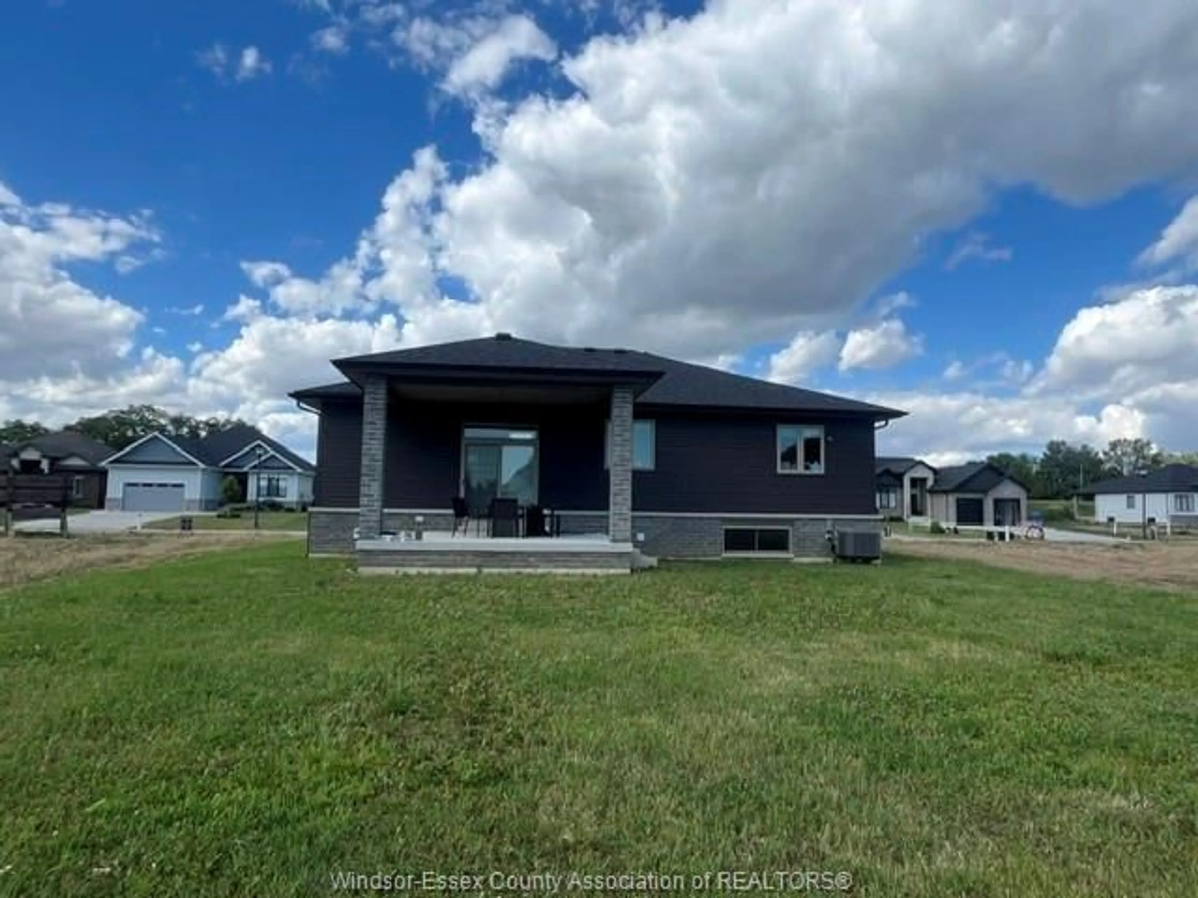 Home with vinyl exterior material, unknown for 1707 MUCCI, Kingsville Ontario N0P 2G0