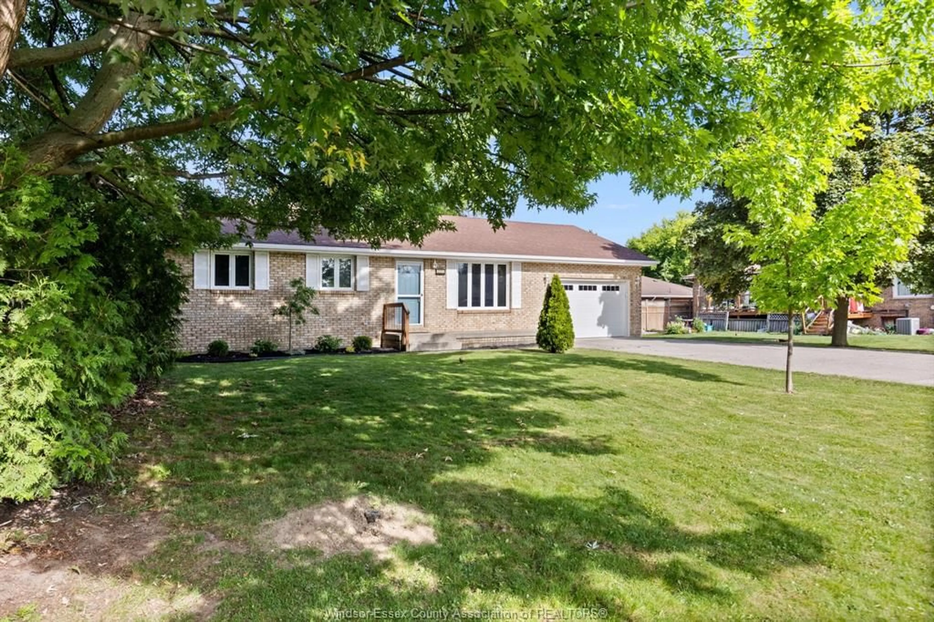 A pic from outside/outdoor area/front of a property/back of a property/a pic from drone, street for 231 OAK St, Lakeshore Ontario N0R 1N0