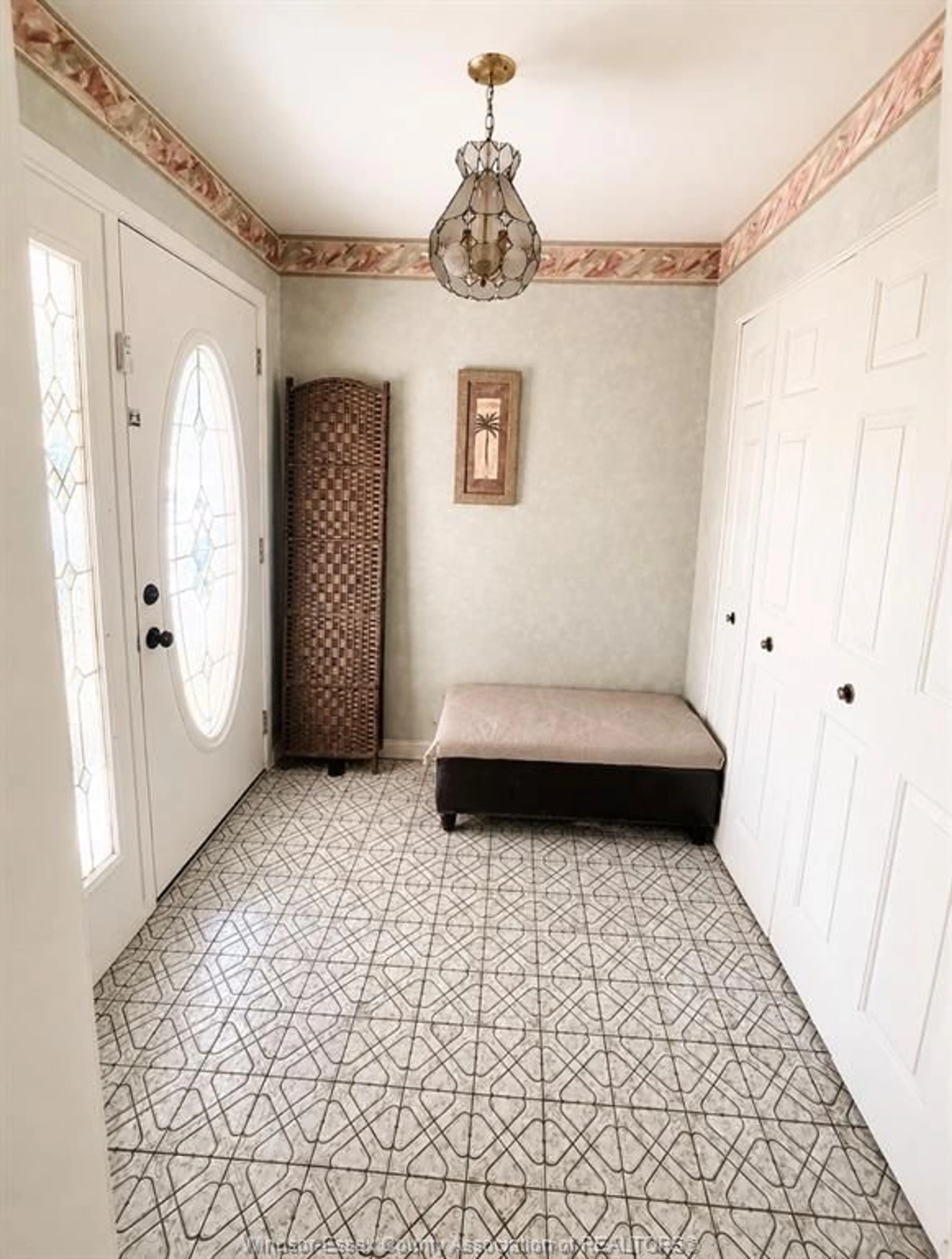Indoor entryway for 3740 DOMINION, Windsor Ontario N9E 2P3
