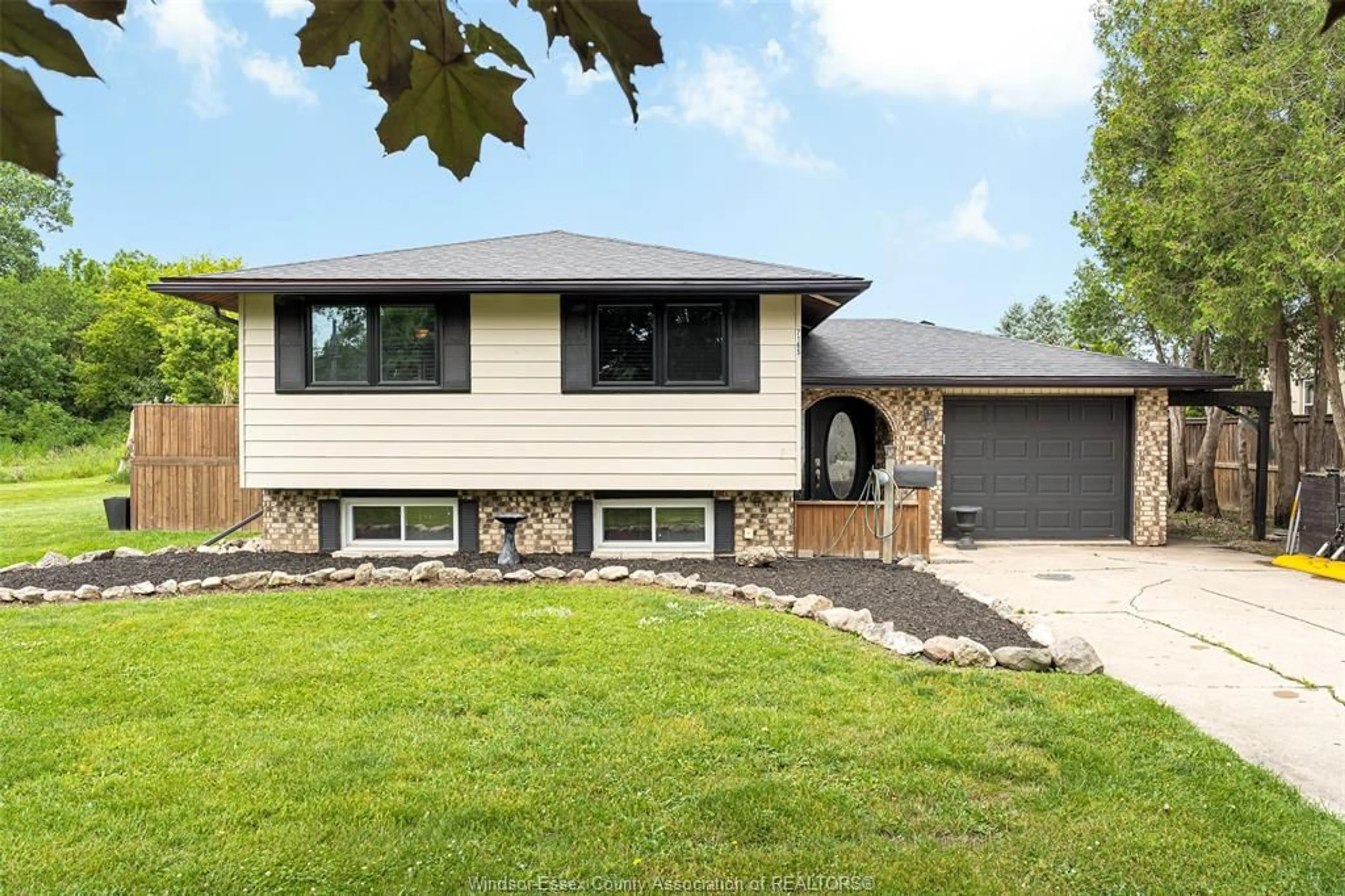 Home with vinyl exterior material, street for 7165 MALDEN Rd, LaSalle Ontario N9J 2T8