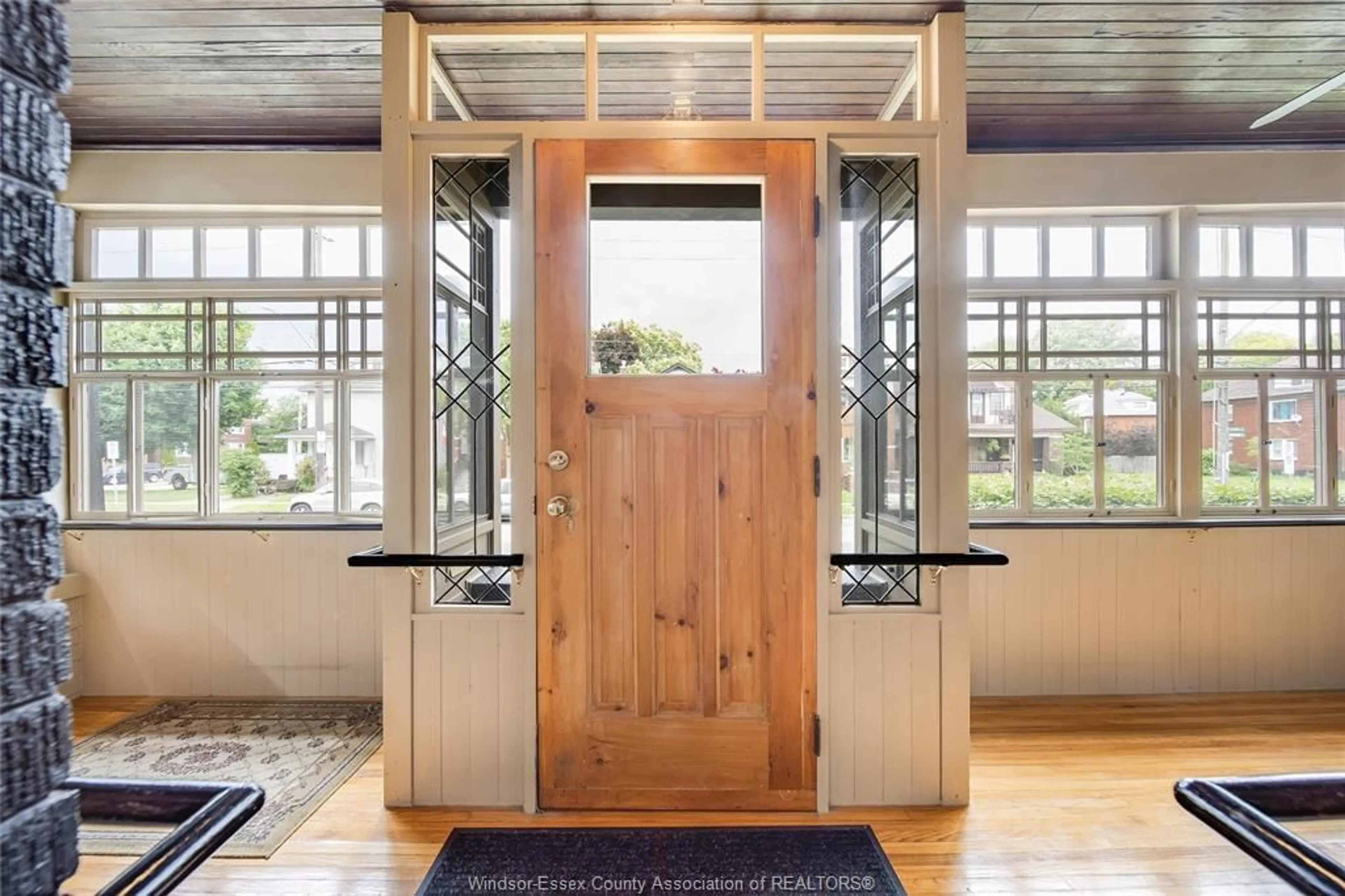 Indoor entryway for 83 SHEPHERD St, Windsor Ontario N8X 2K1