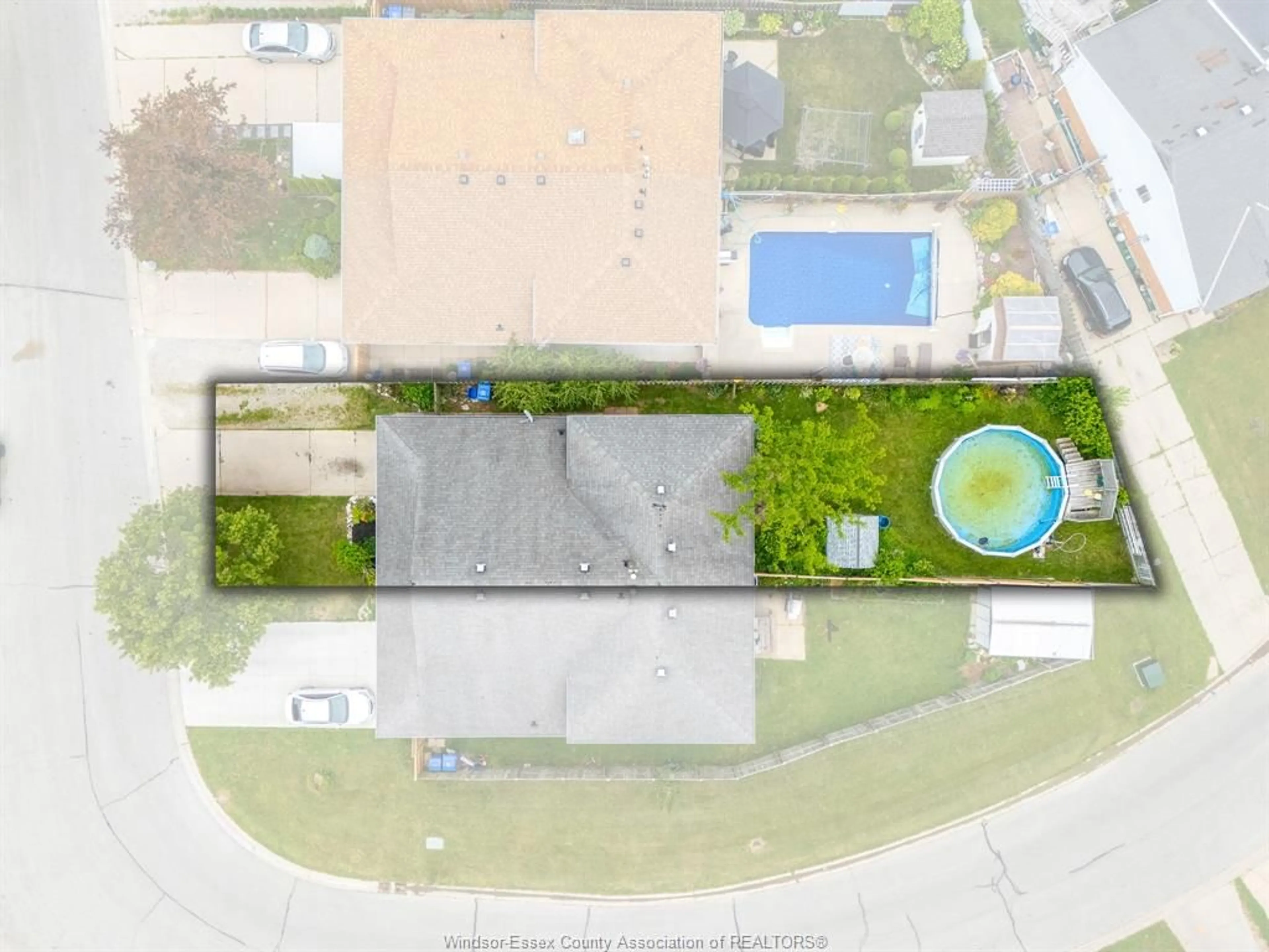 A pic from outside/outdoor area/front of a property/back of a property/a pic from drone, street for 85 Satinwood Cres, Leamington Ontario N8H 4P1