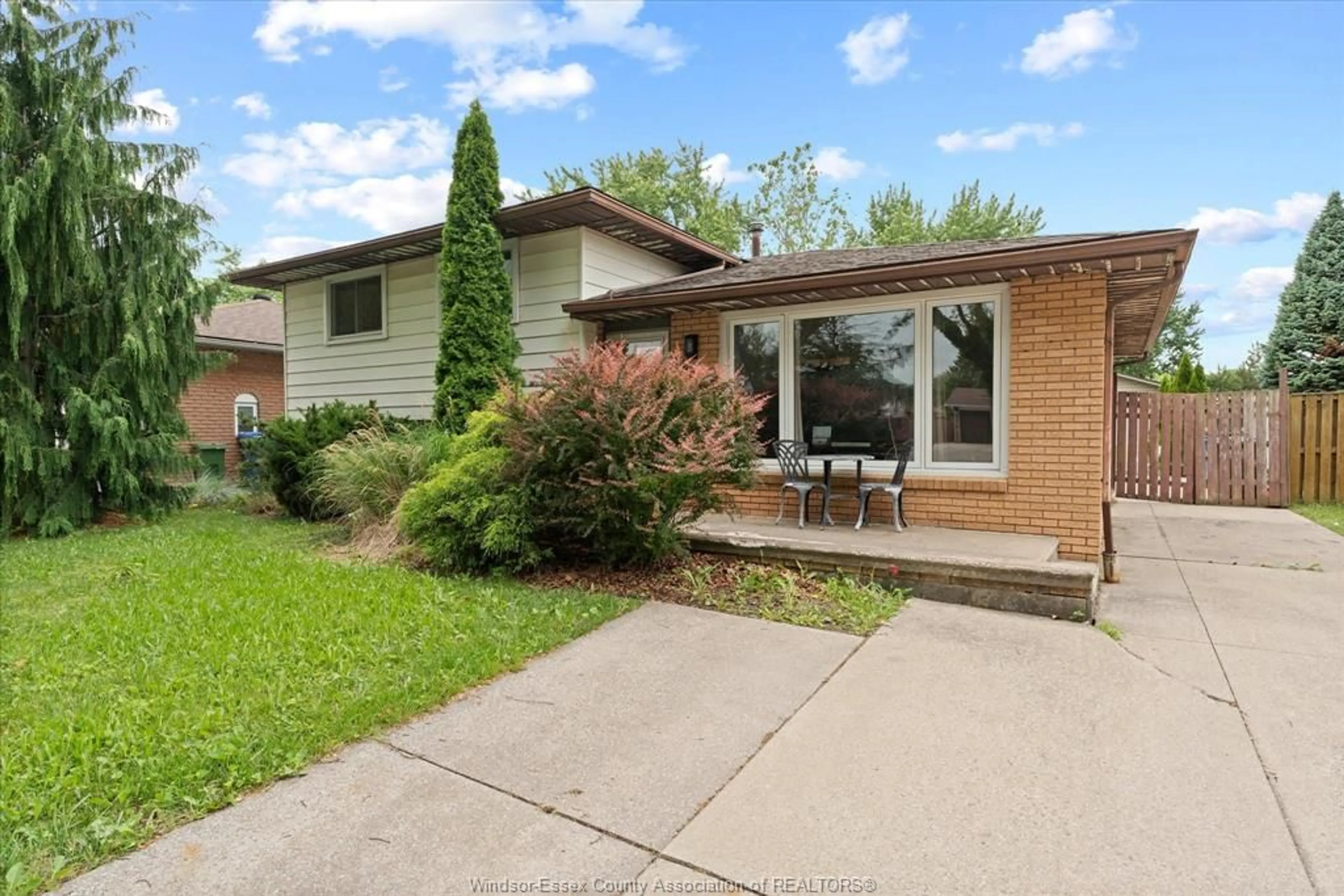 Home with brick exterior material, street for 3285 ROSEBRIAR Rd, Windsor Ontario N8R 1Y2