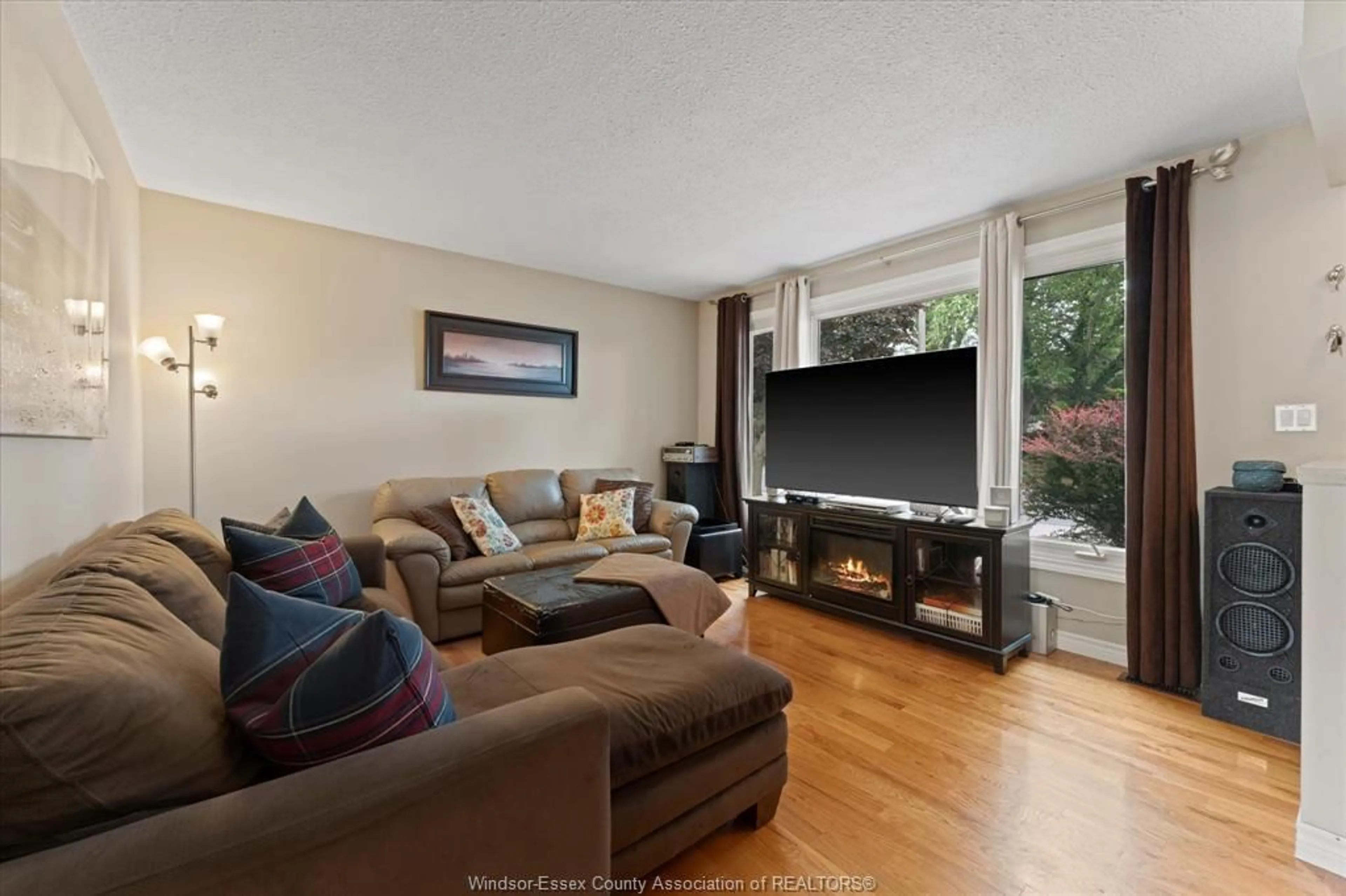 Living room with furniture, unknown for 3285 ROSEBRIAR Rd, Windsor Ontario N8R 1Y2