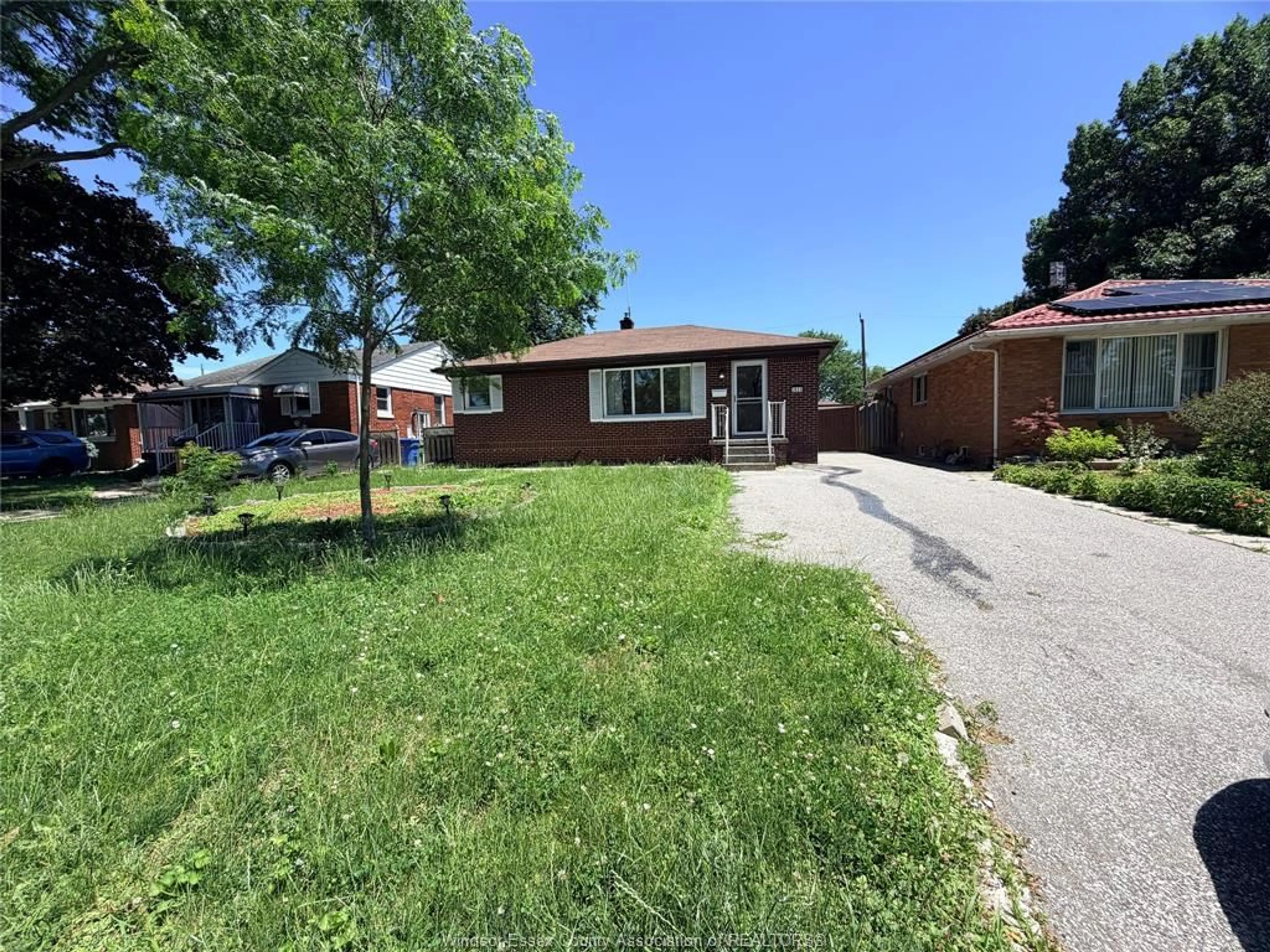 A pic from outside/outdoor area/front of a property/back of a property/a pic from drone, street for 3825 POPLAR, Windsor Ontario N9C 2E2