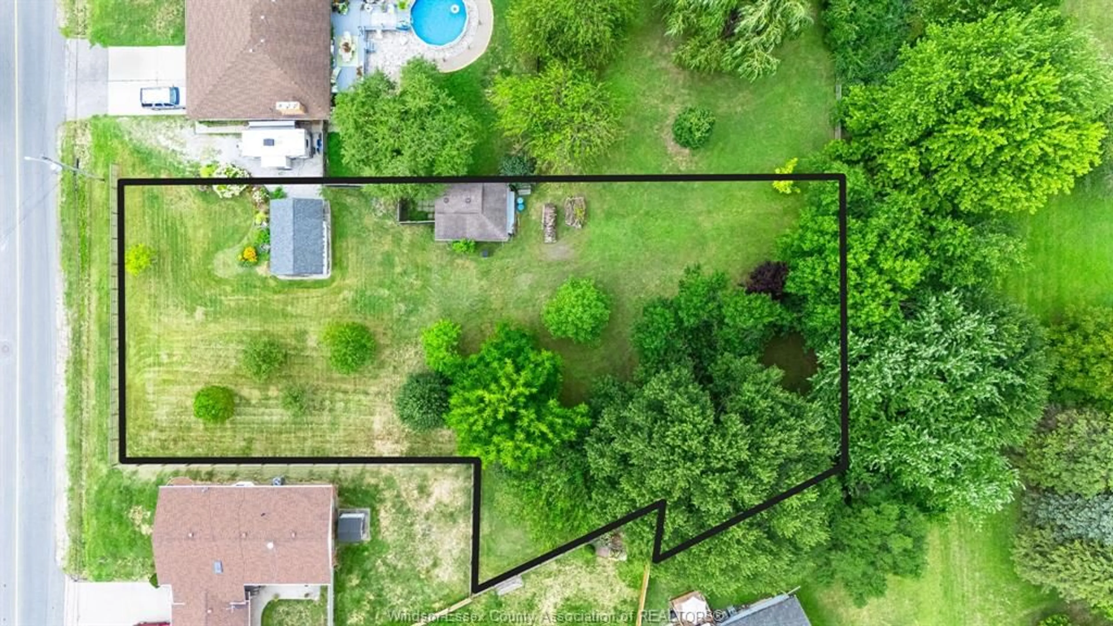A pic from outside/outdoor area/front of a property/back of a property/a pic from drone, unknown for V/L Bouffard, LaSalle Ontario N9J 1H2
