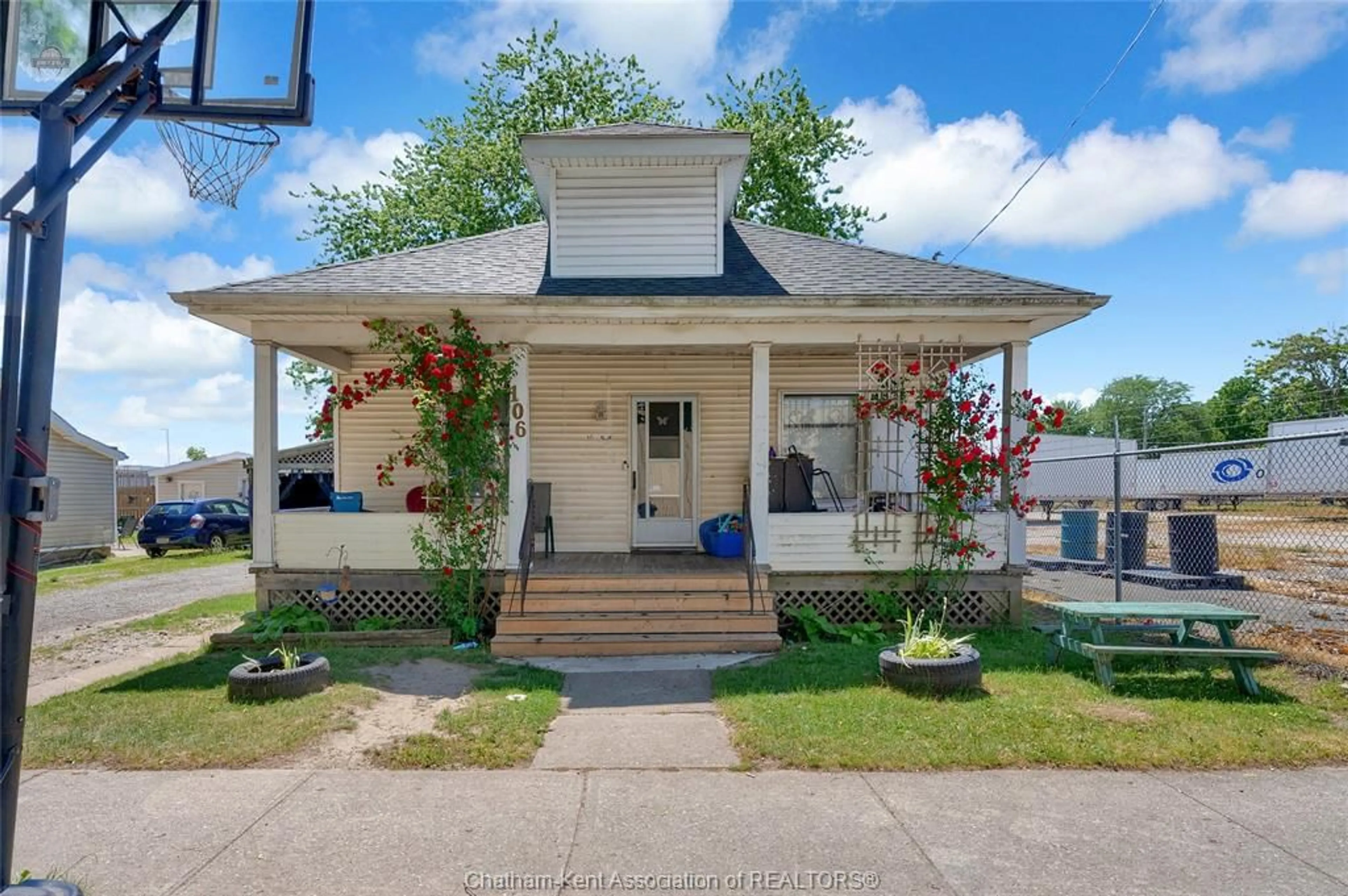 Unknown for 106 St. George St, Chatham Ontario N7M 4P4
