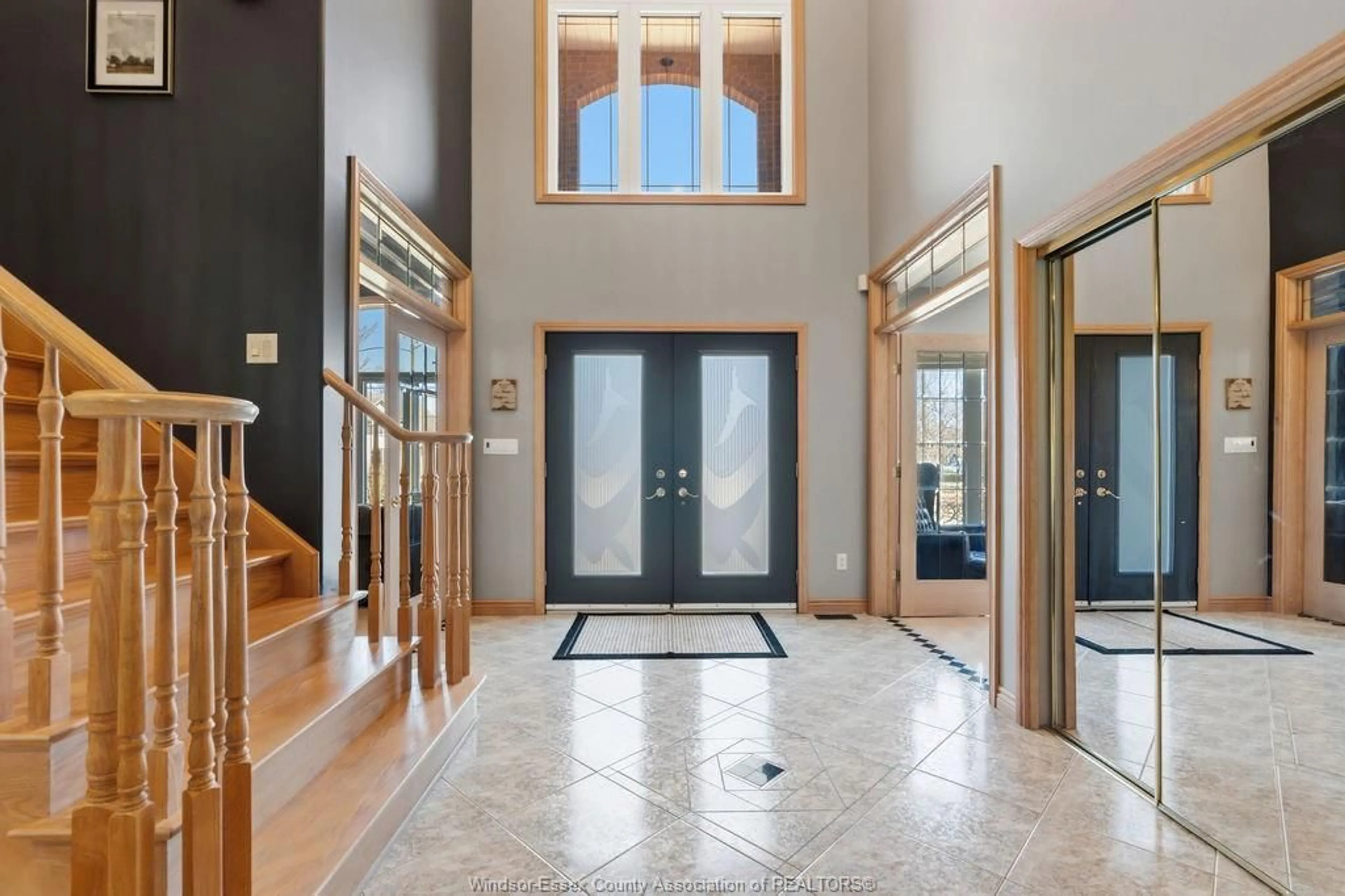 Indoor foyer for 696 GEORGE KENNEDY Way, Lakeshore Ontario N8L 1A3
