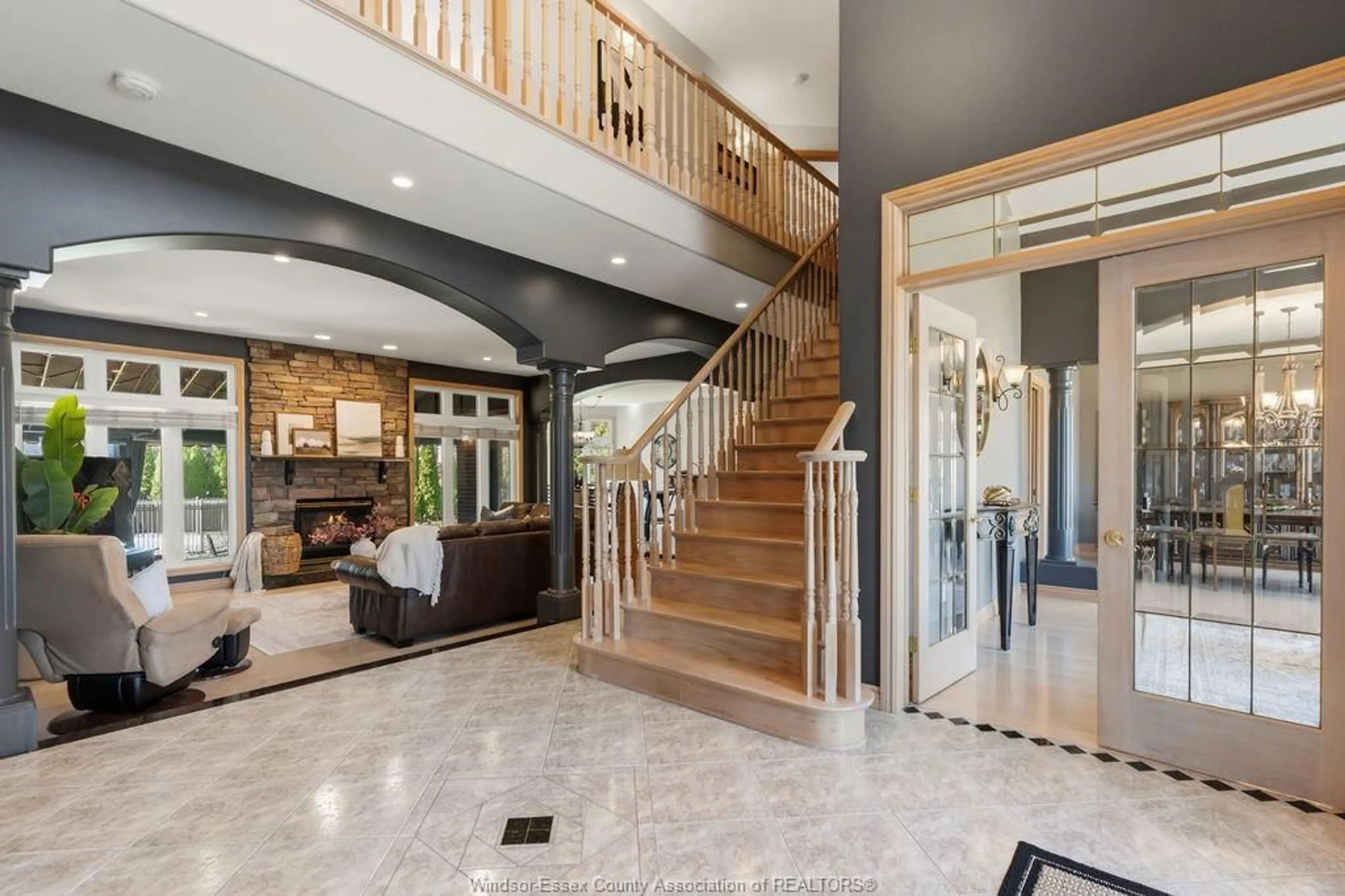 Indoor foyer for 696 GEORGE KENNEDY Way, Lakeshore Ontario N8L 1A3