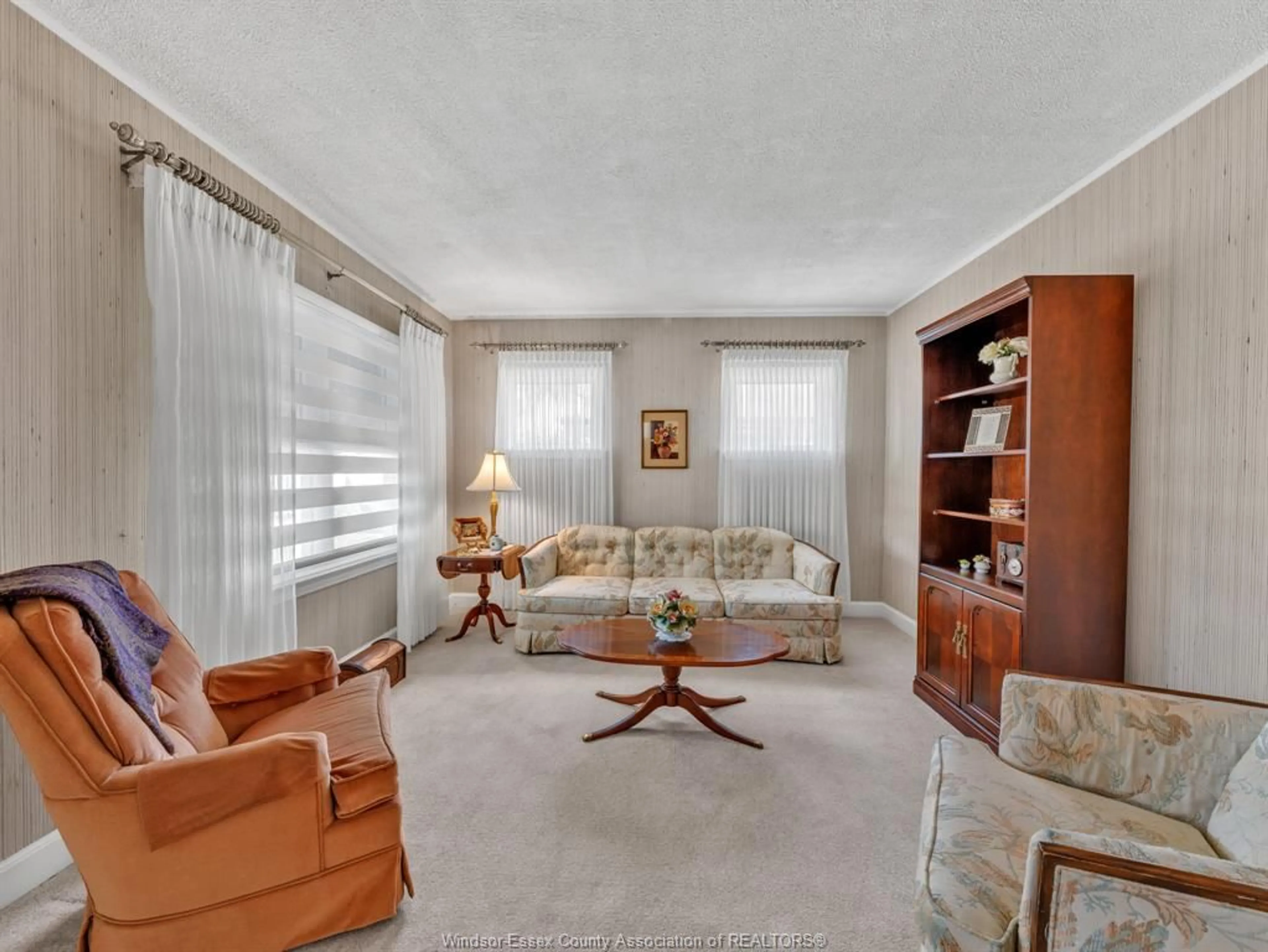 Living room with furniture, unknown for 561 ELINOR St, Windsor Ontario N8P 1E3
