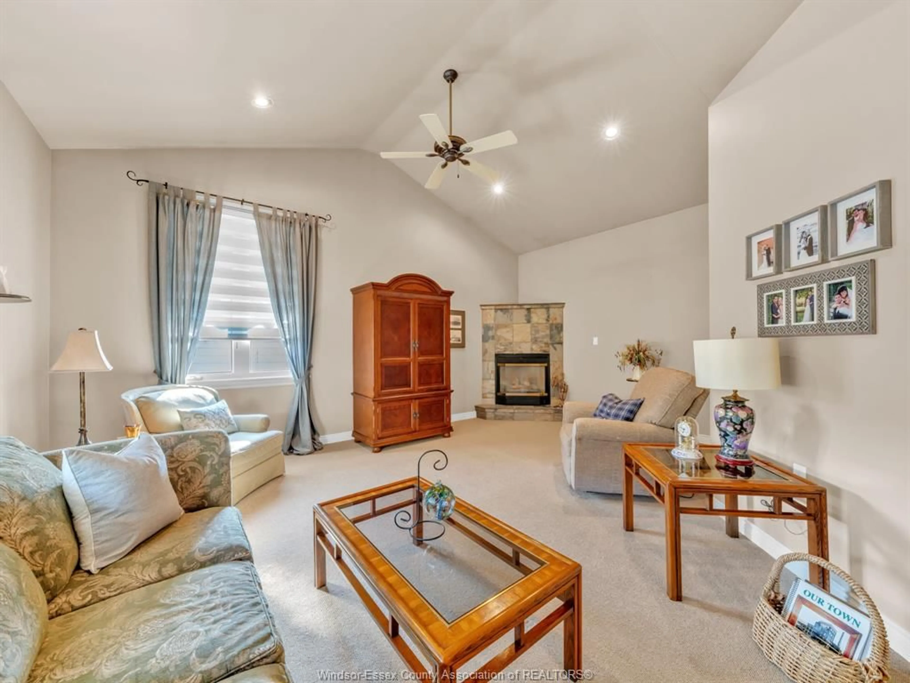 Living room with furniture, unknown for 561 ELINOR St, Windsor Ontario N8P 1E3