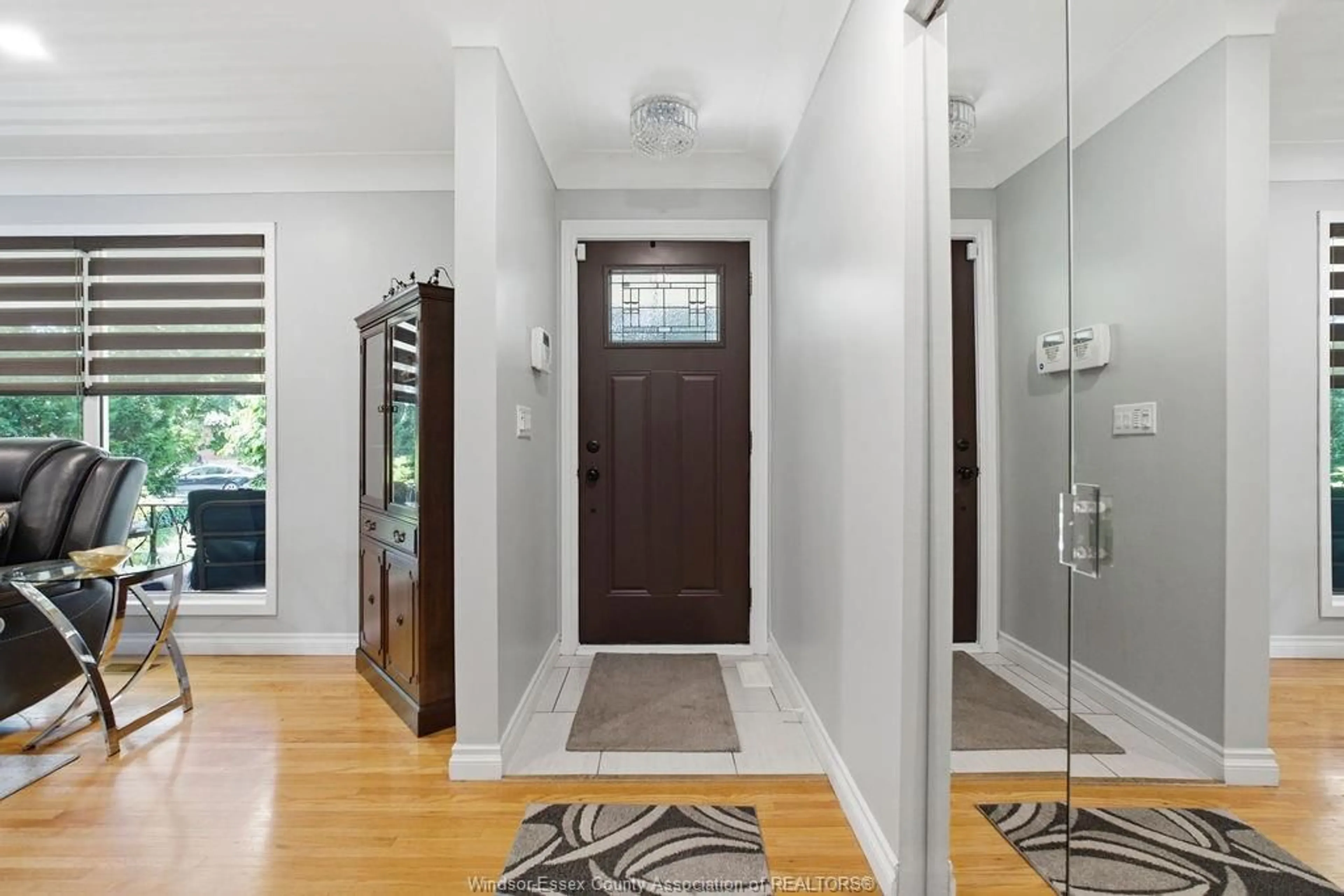 Indoor entryway for 3410 AVONDALE Ave, Windsor Ontario N9E 1X7