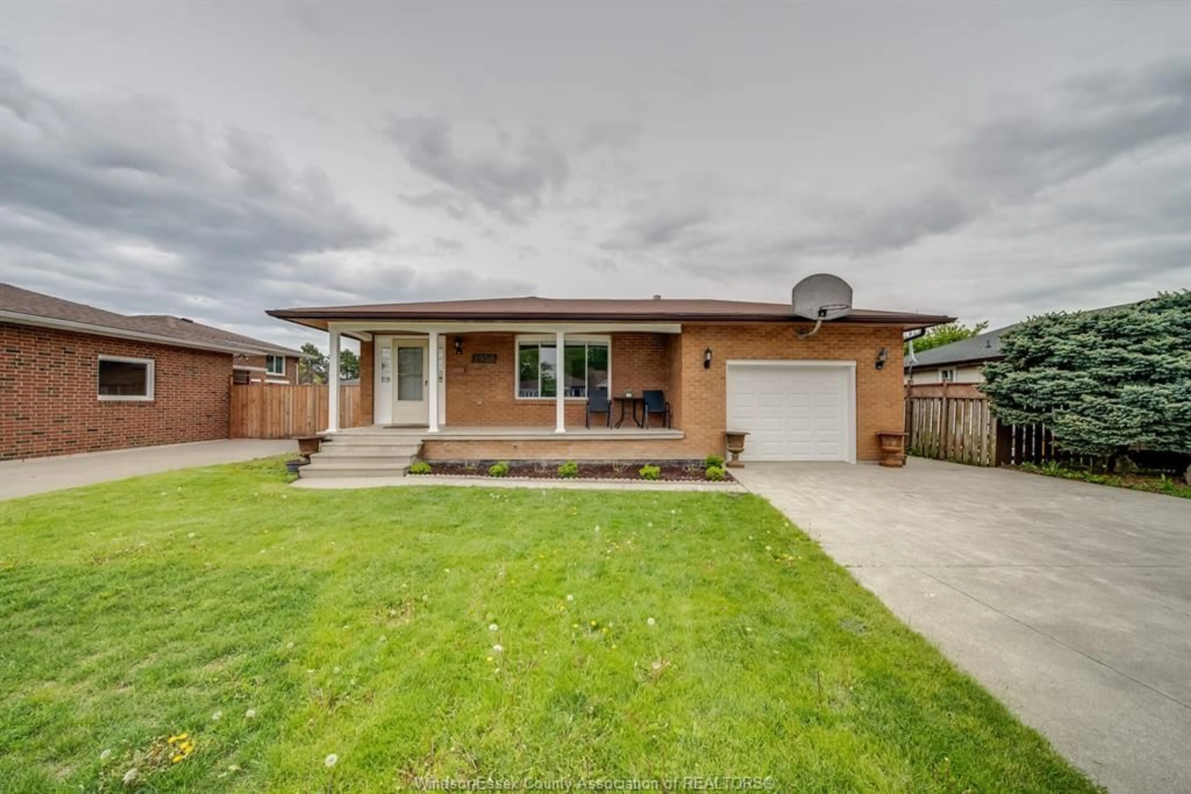 Home with brick exterior material, street for 2958 LLOYD GEORGE Blvd, Windsor Ontario N8T 2V1