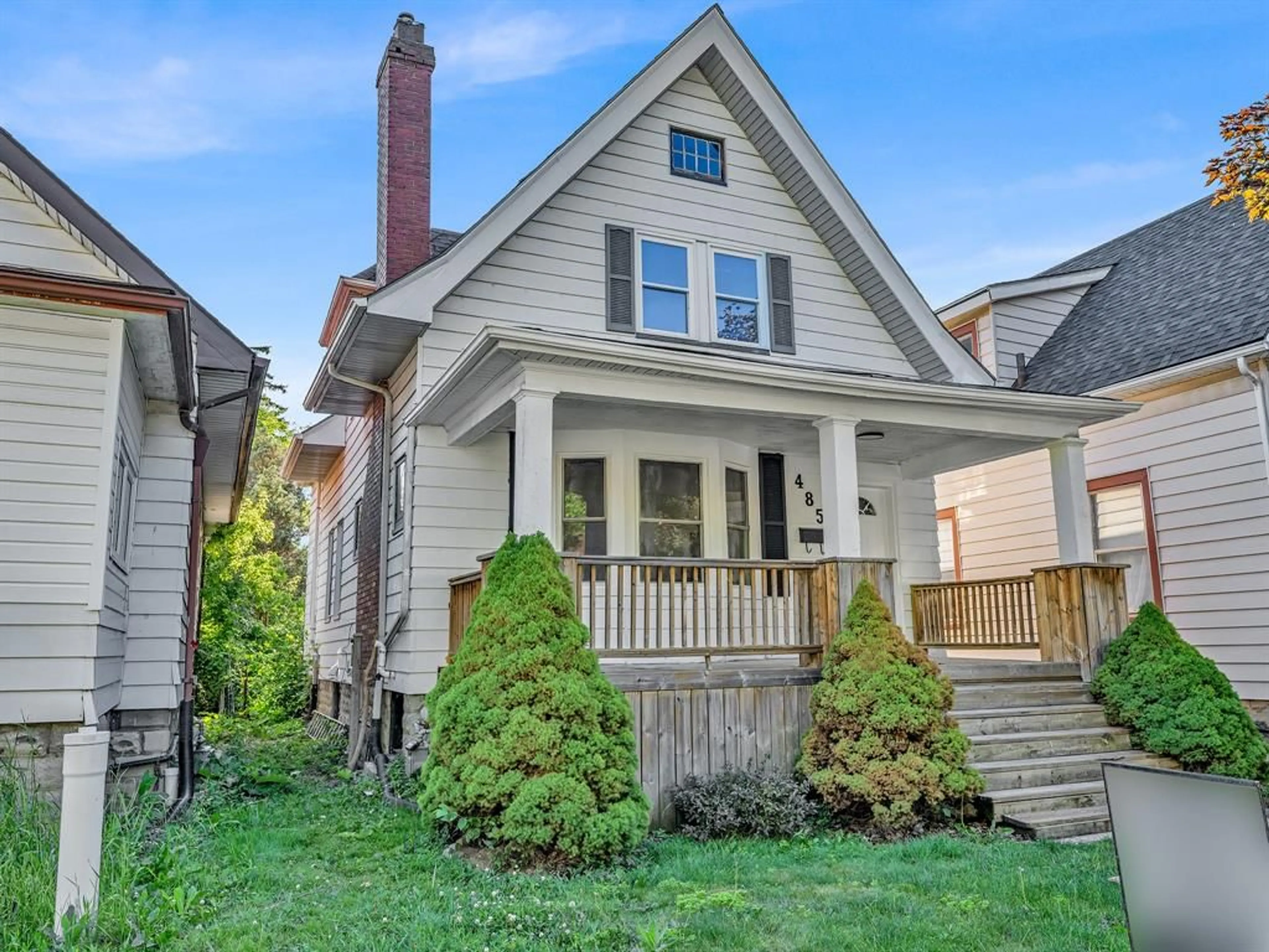 Home with vinyl exterior material, street for 485 MCEWAN Ave, Windsor Ontario N9B 2E7