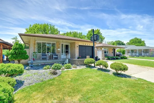 1651 COURTLAND, Windsor 2
