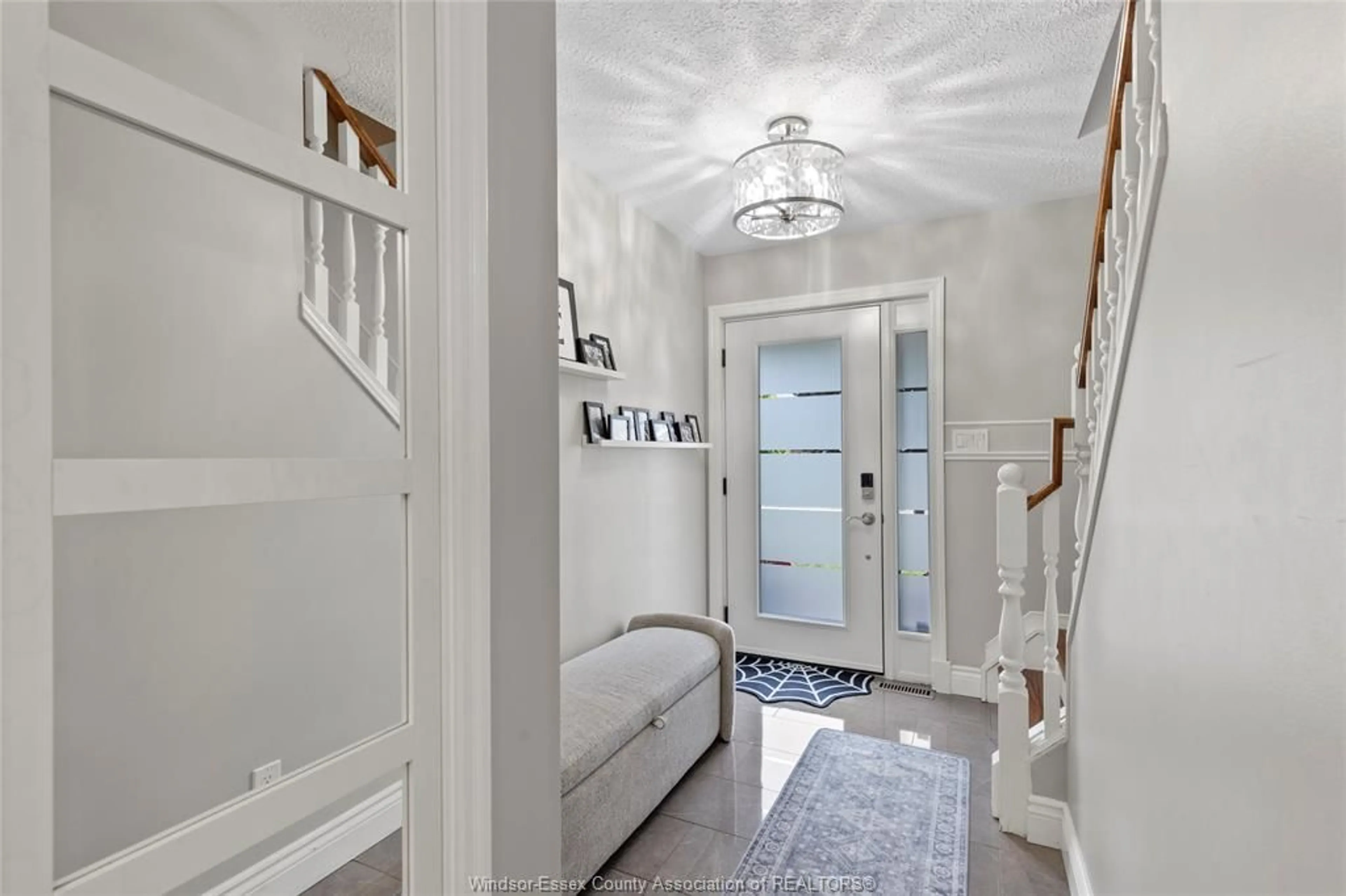 Indoor entryway for 103 PIERELLA Dr, Lakeshore Ontario N0R 1A0