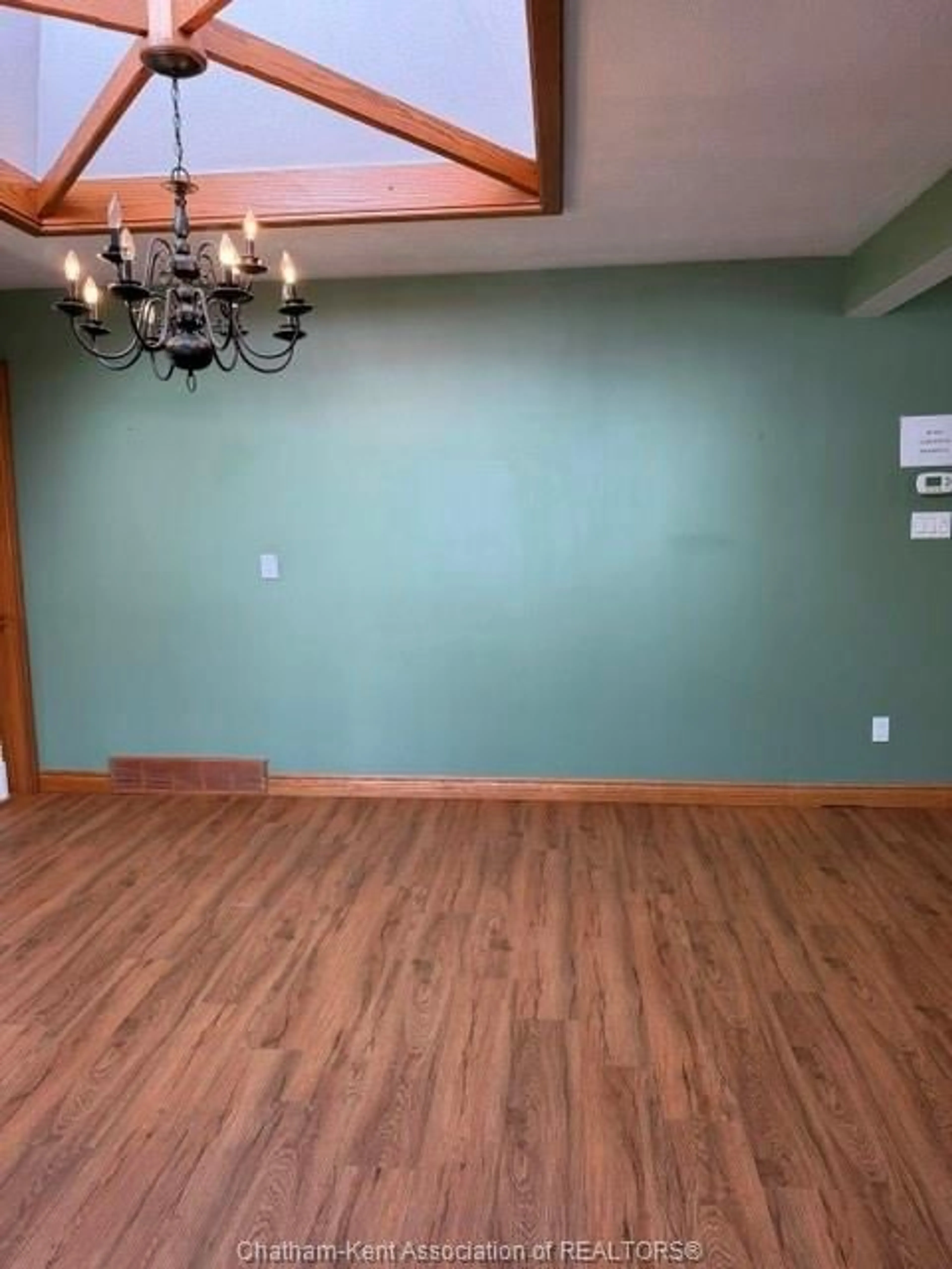 A pic of a room for 424 Gregory Dr, Chatham Township Ontario N7M 5J7