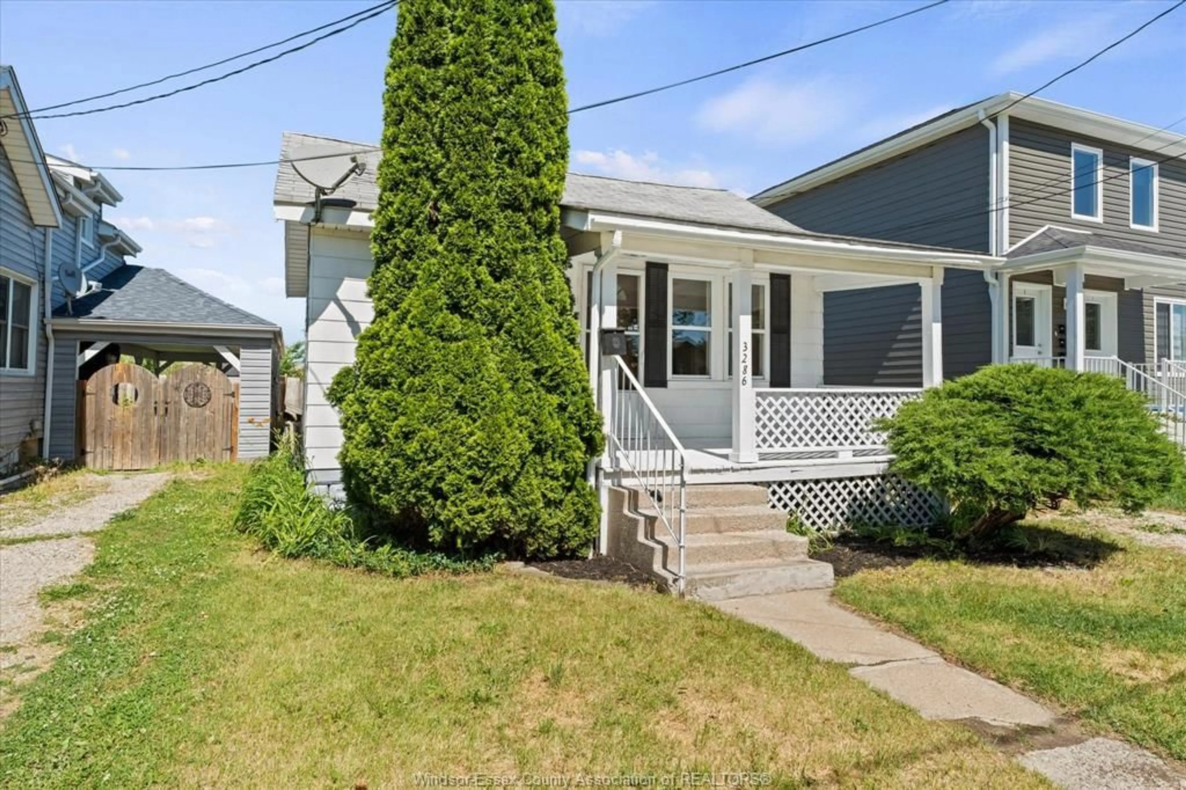 Home with vinyl exterior material, street for 3286 RIBERDY Rd, Windsor Ontario N8W 3T9