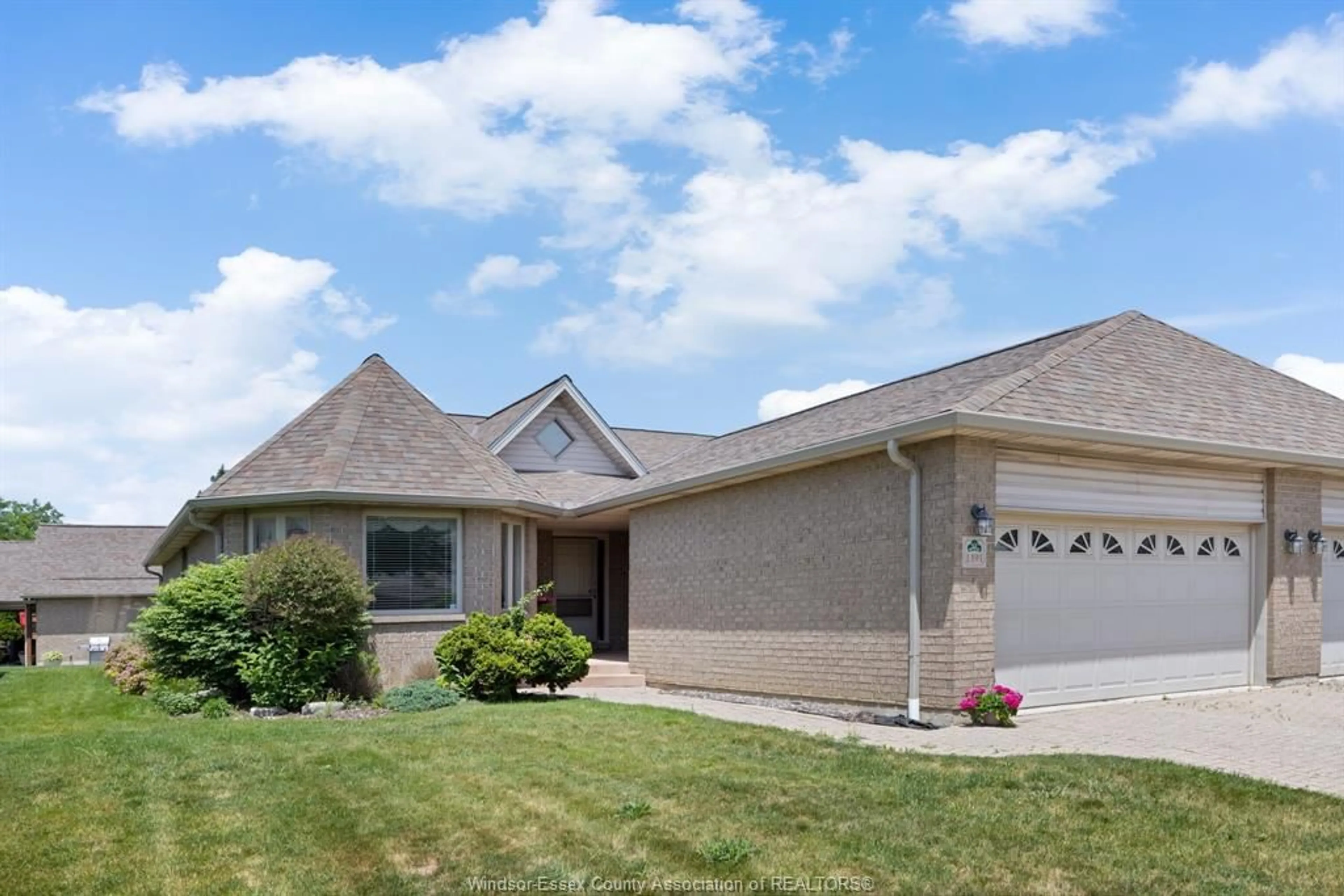 Home with vinyl exterior material, street for 1391 IMPERIAL, Windsor Ontario N9G 2T6